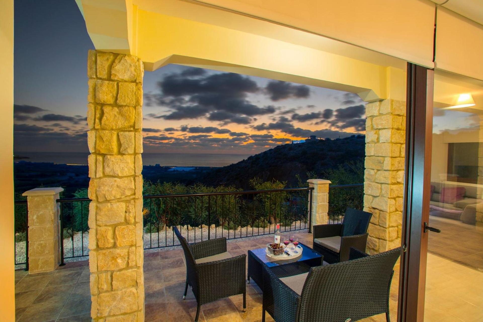 Magnificent Coral Bay Villa - Villa Azure Cove - 3 Bedrooms - Great Sea Views - Well-Furnished