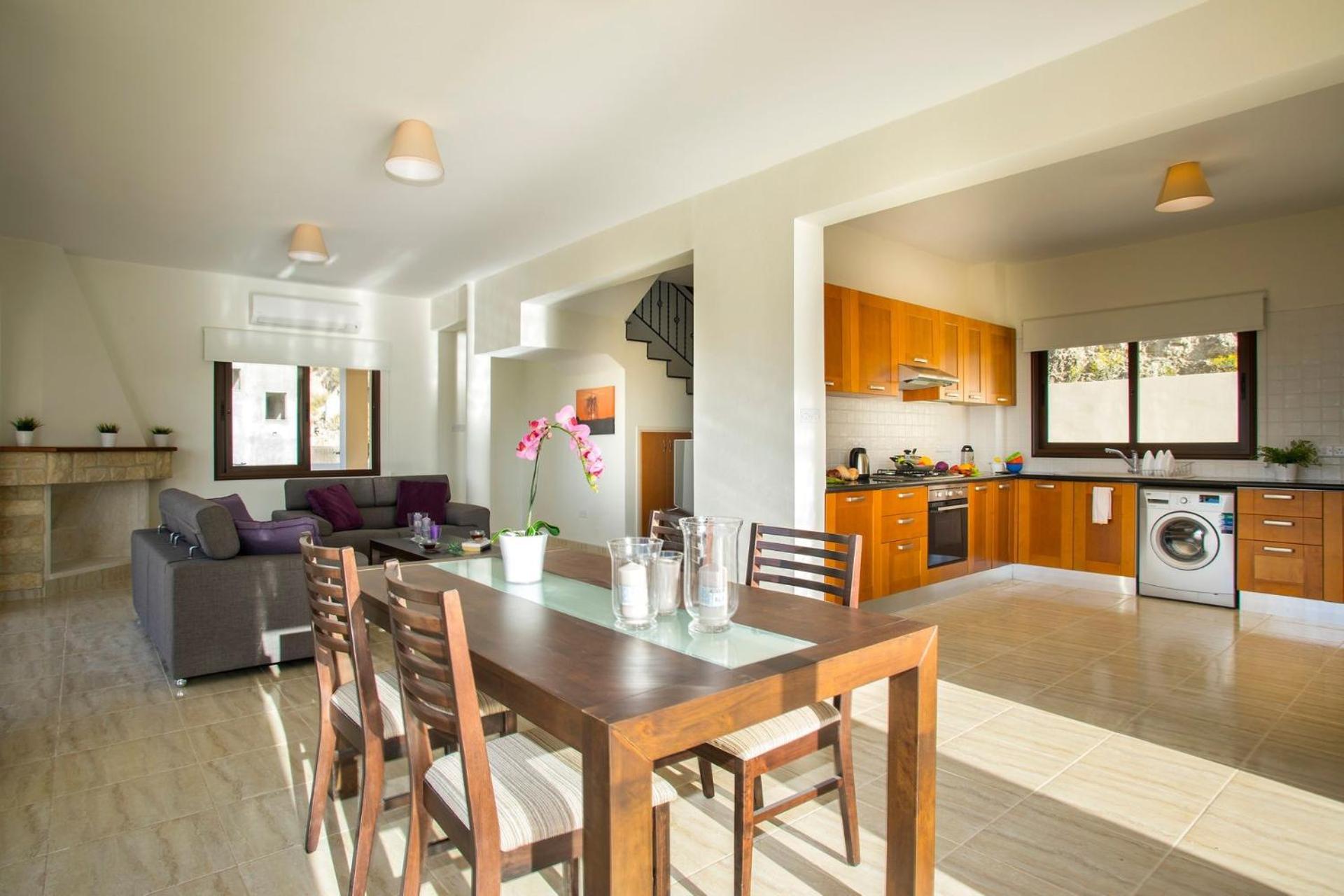 Magnificent Coral Bay Villa - Villa Azure Cove - 3 Bedrooms - Great Sea Views - Well-Furnished