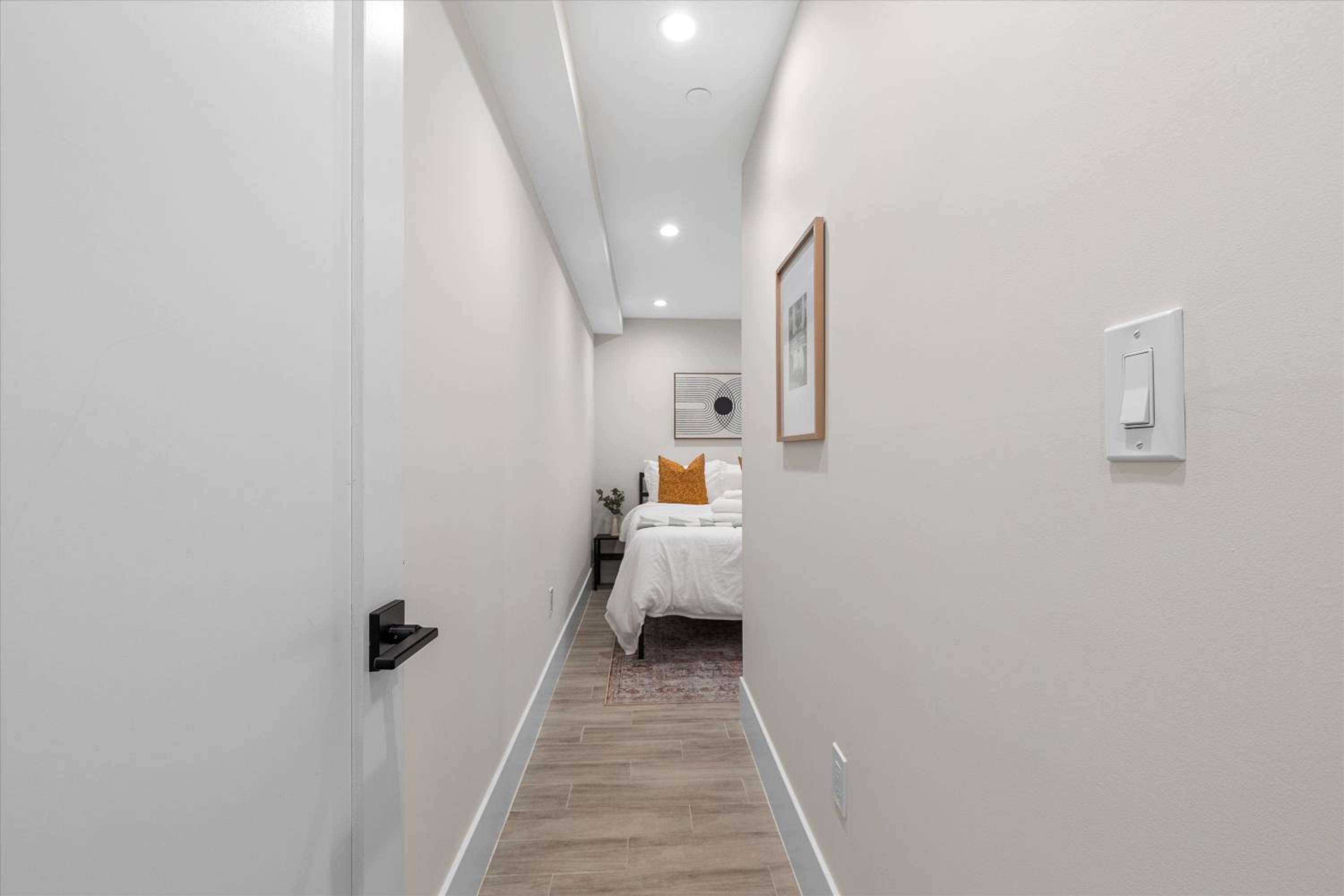 Central 2-BR City Sanctuary - Commuter-Friendly view 4