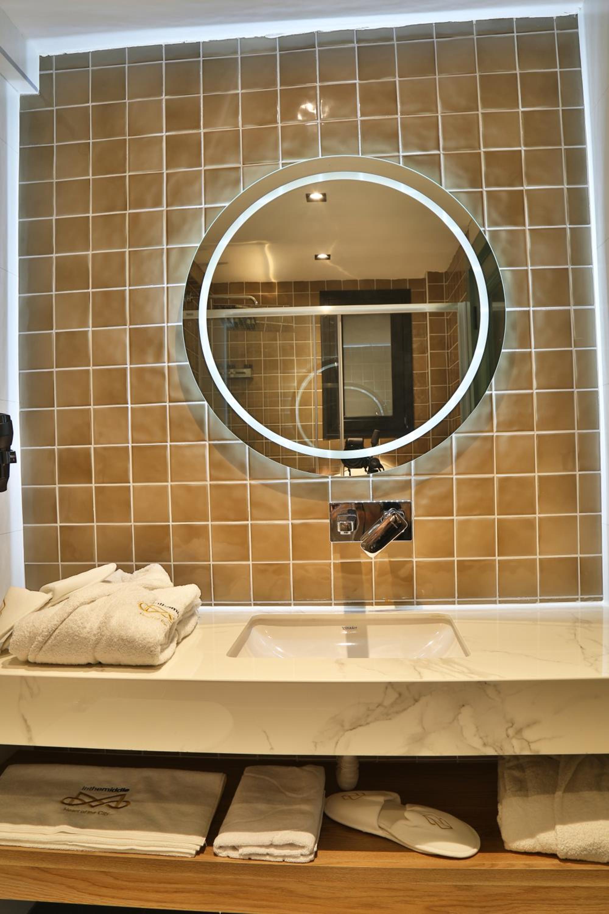 İn The Middle Otel - Image 87