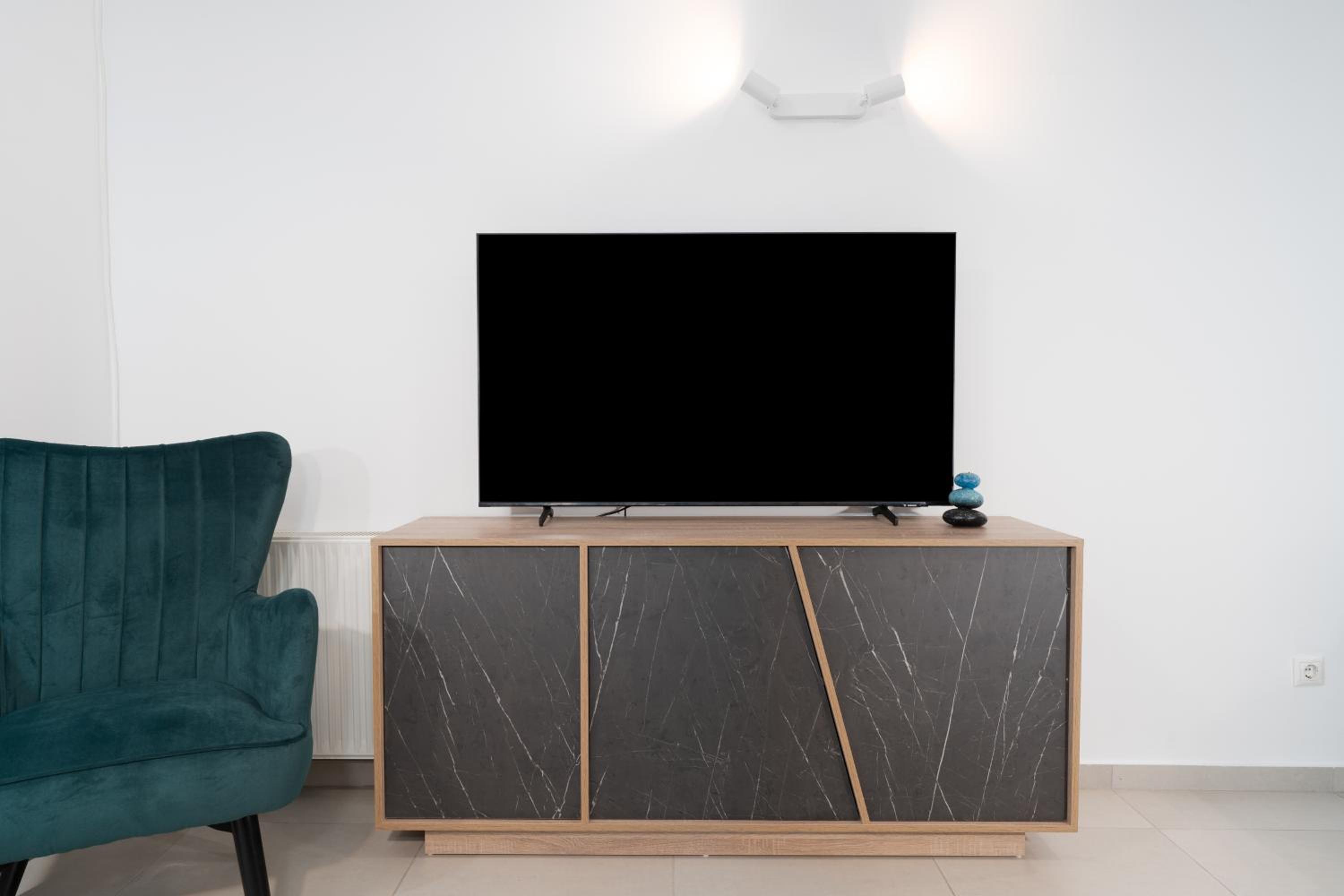 Minimalist 2-Bedroom Apartment with Balcony in the Heart of Athens