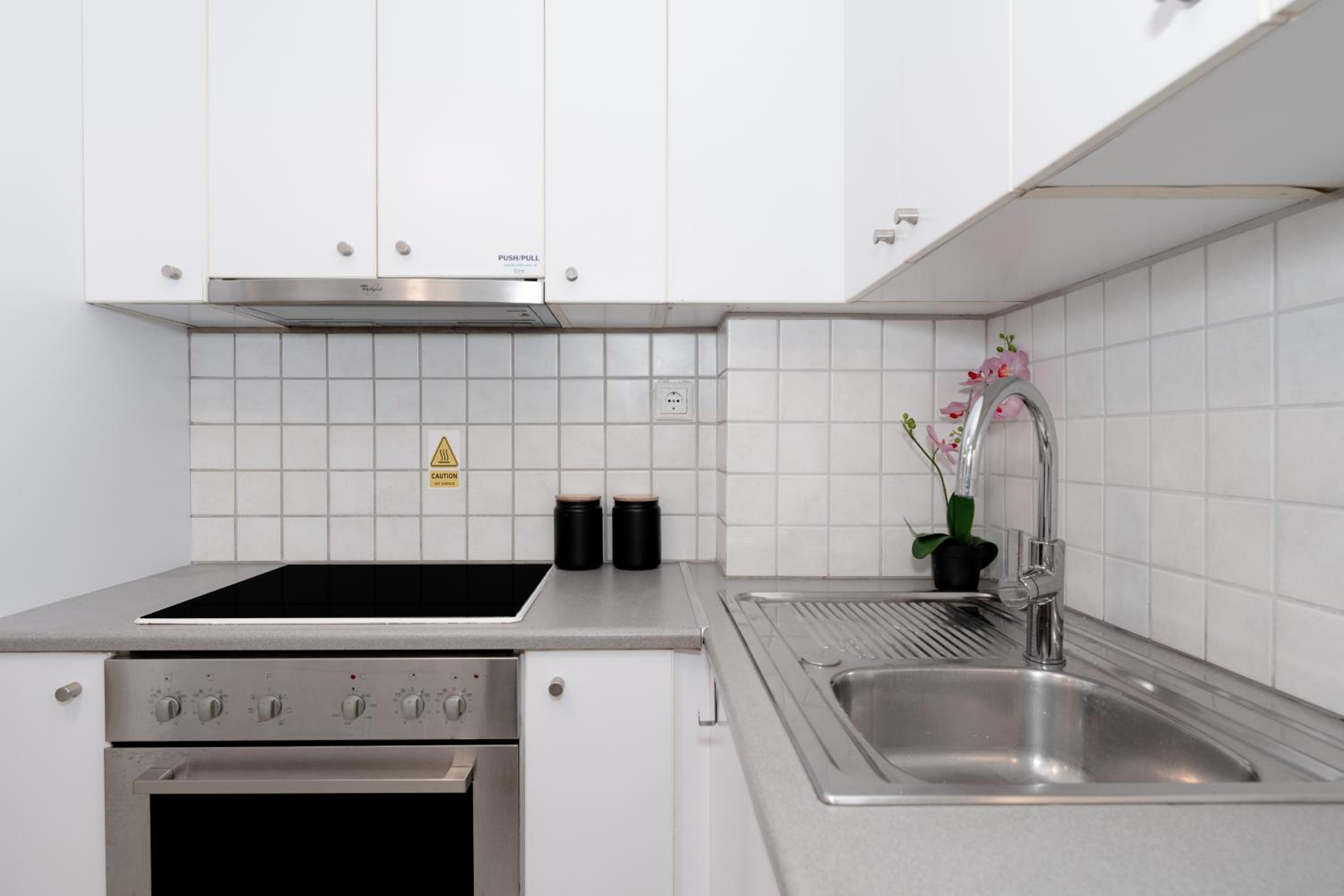 Minimalist 2-Bedroom Apartment with Balcony in the Heart of Athens