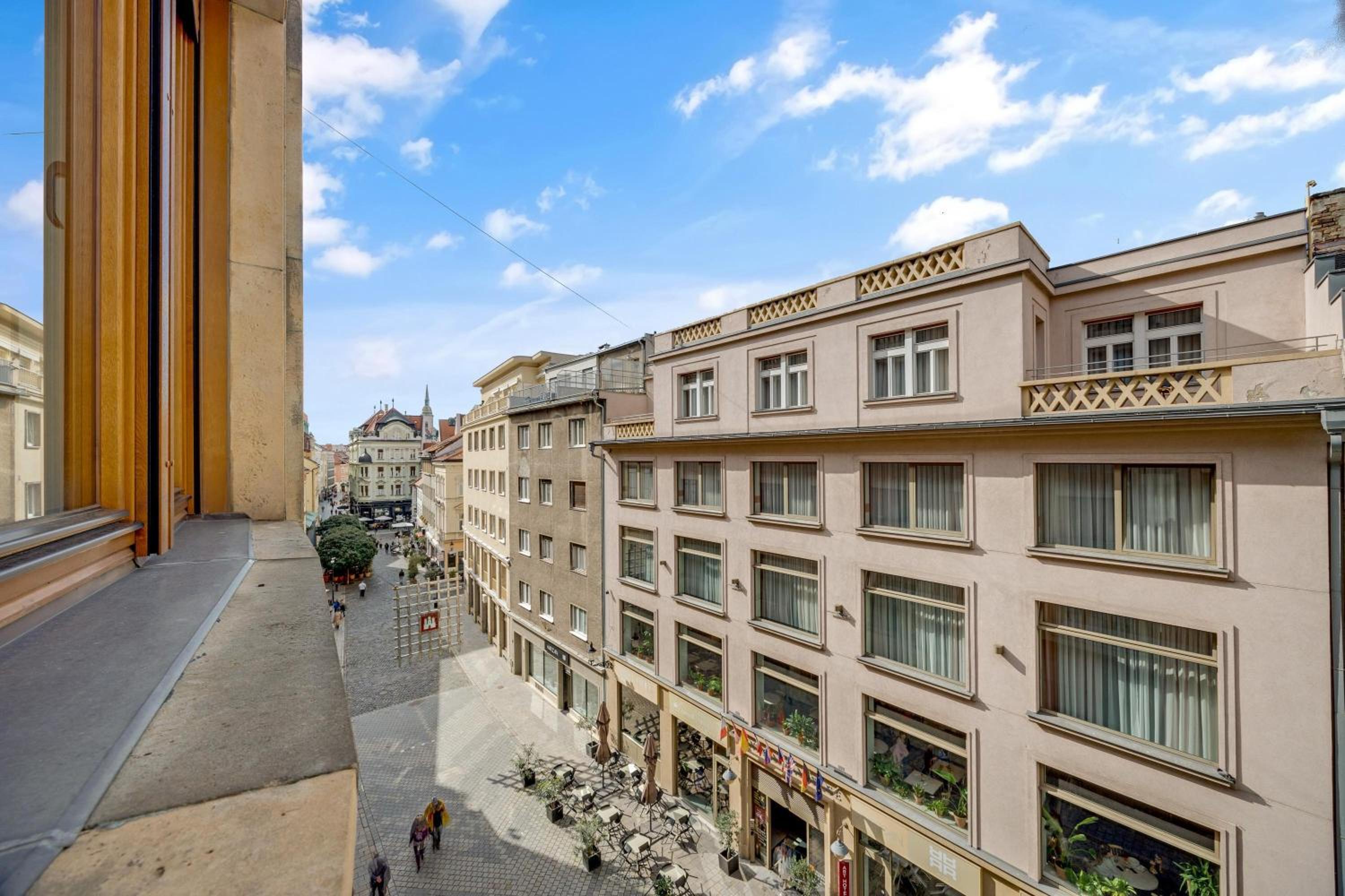 REVON Art-Deco Old Town Apartment view 3