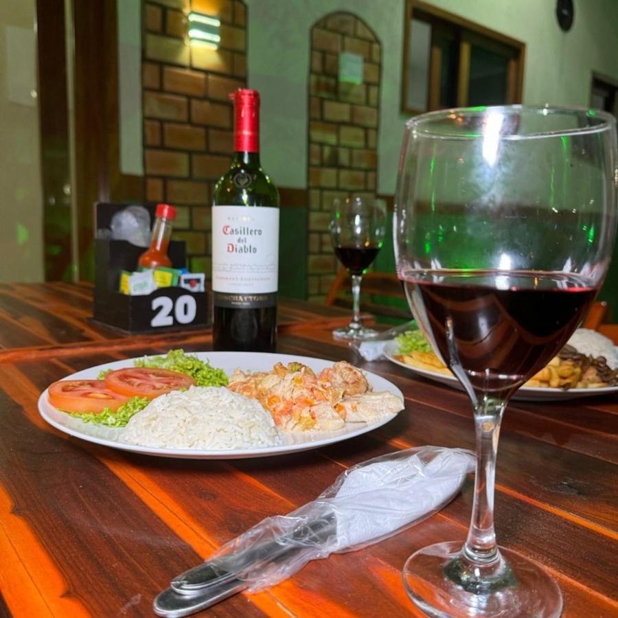 Villa Dubai Pousada, Restaurante e Pizzaria