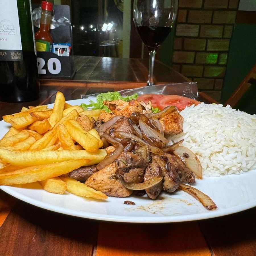 Villa Dubai Pousada, Restaurante e Pizzaria