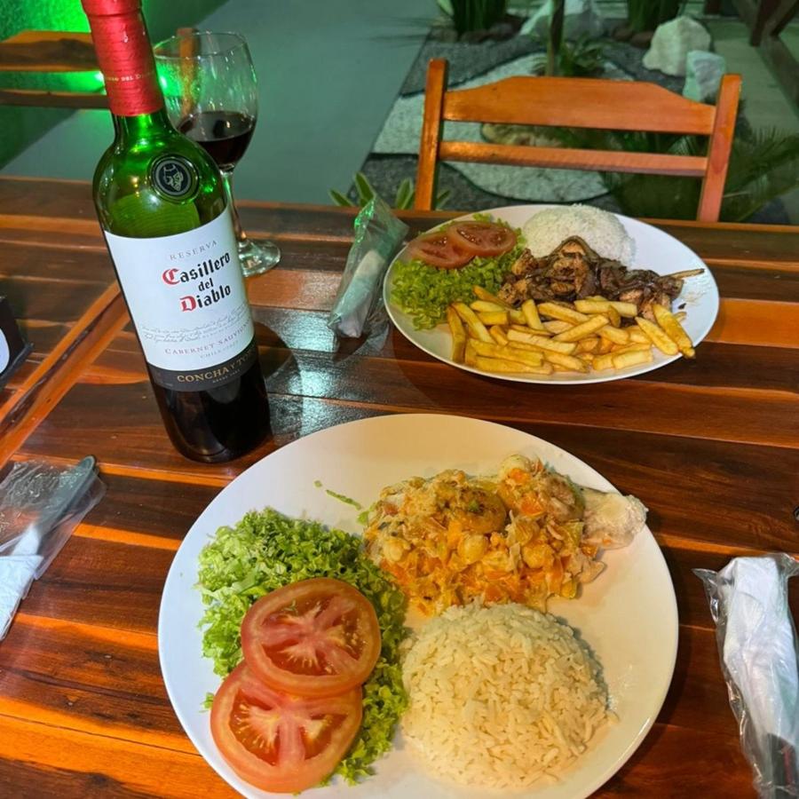 Villa Dubai Pousada, Restaurante e Pizzaria