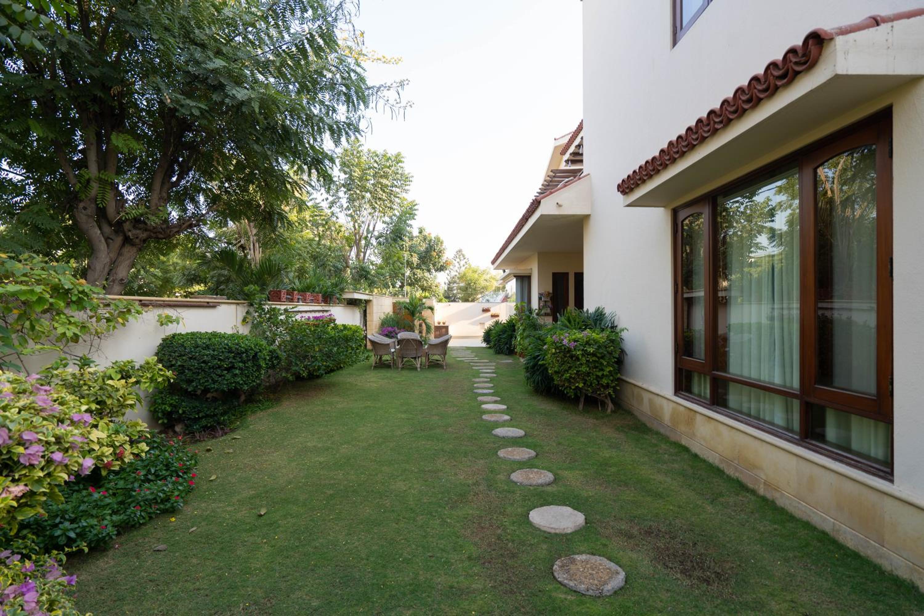 Elevé Villa view 2