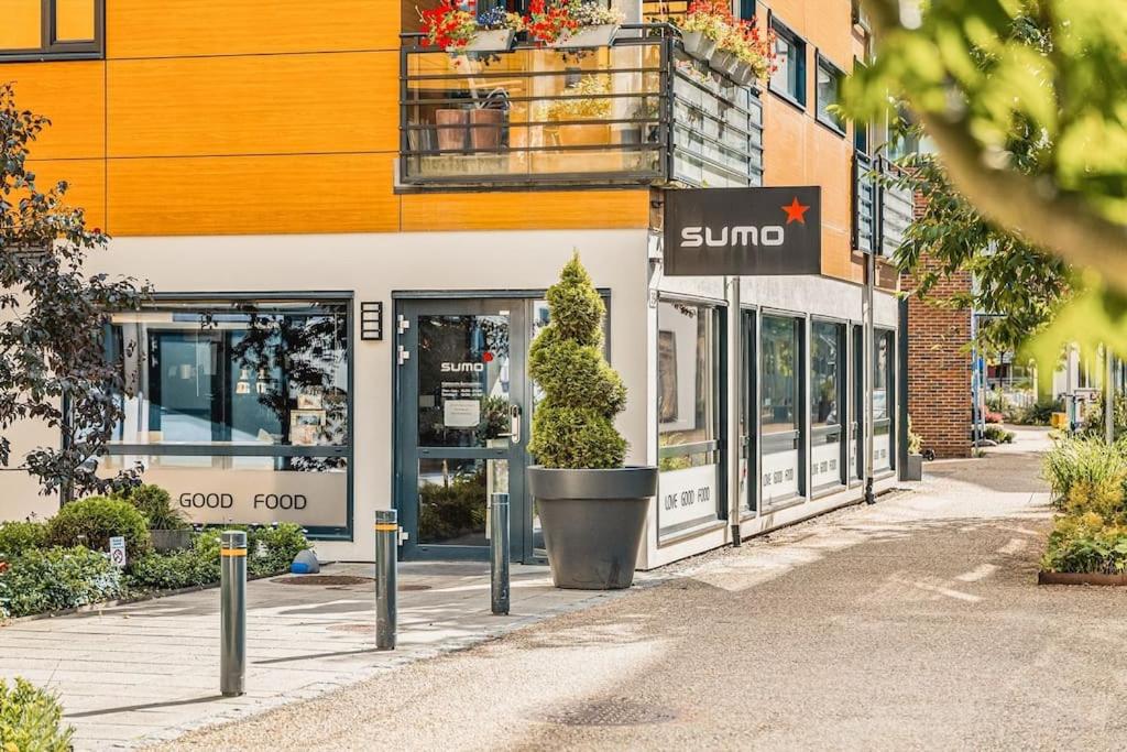 Dining Apartments l Restaurants with sea I City Traveller & Workspace
