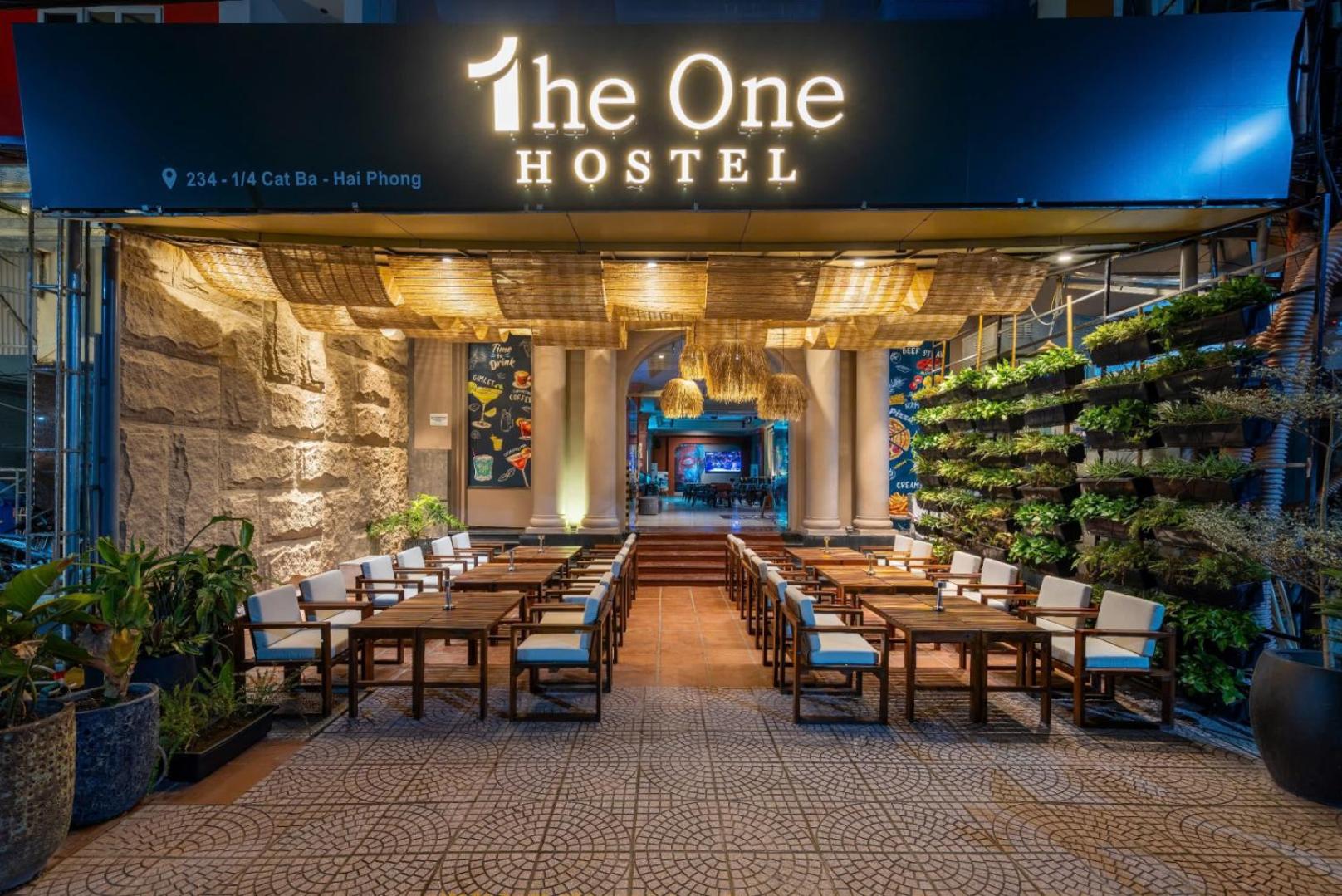 The One Hostel & Rooftop Bar Catba