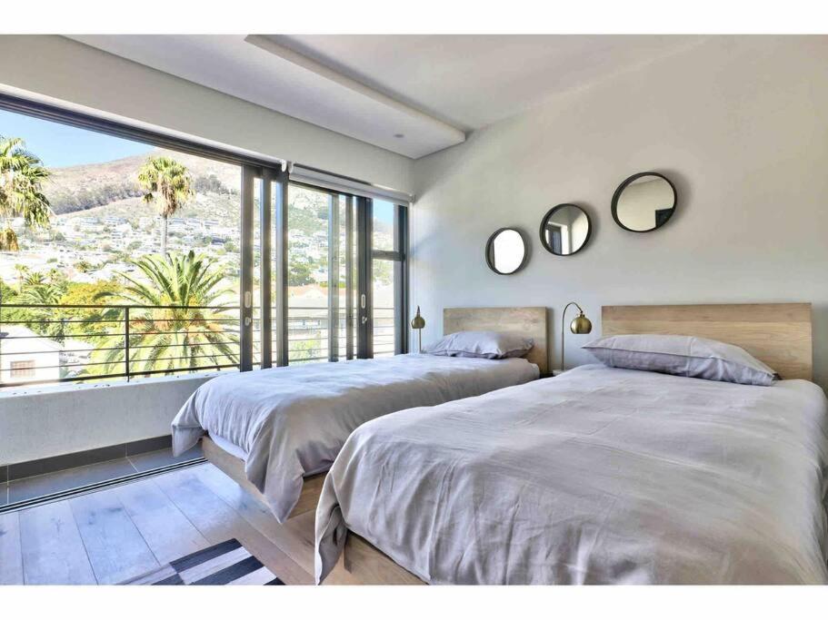 Beautiful Space with views of Lions Head view 2