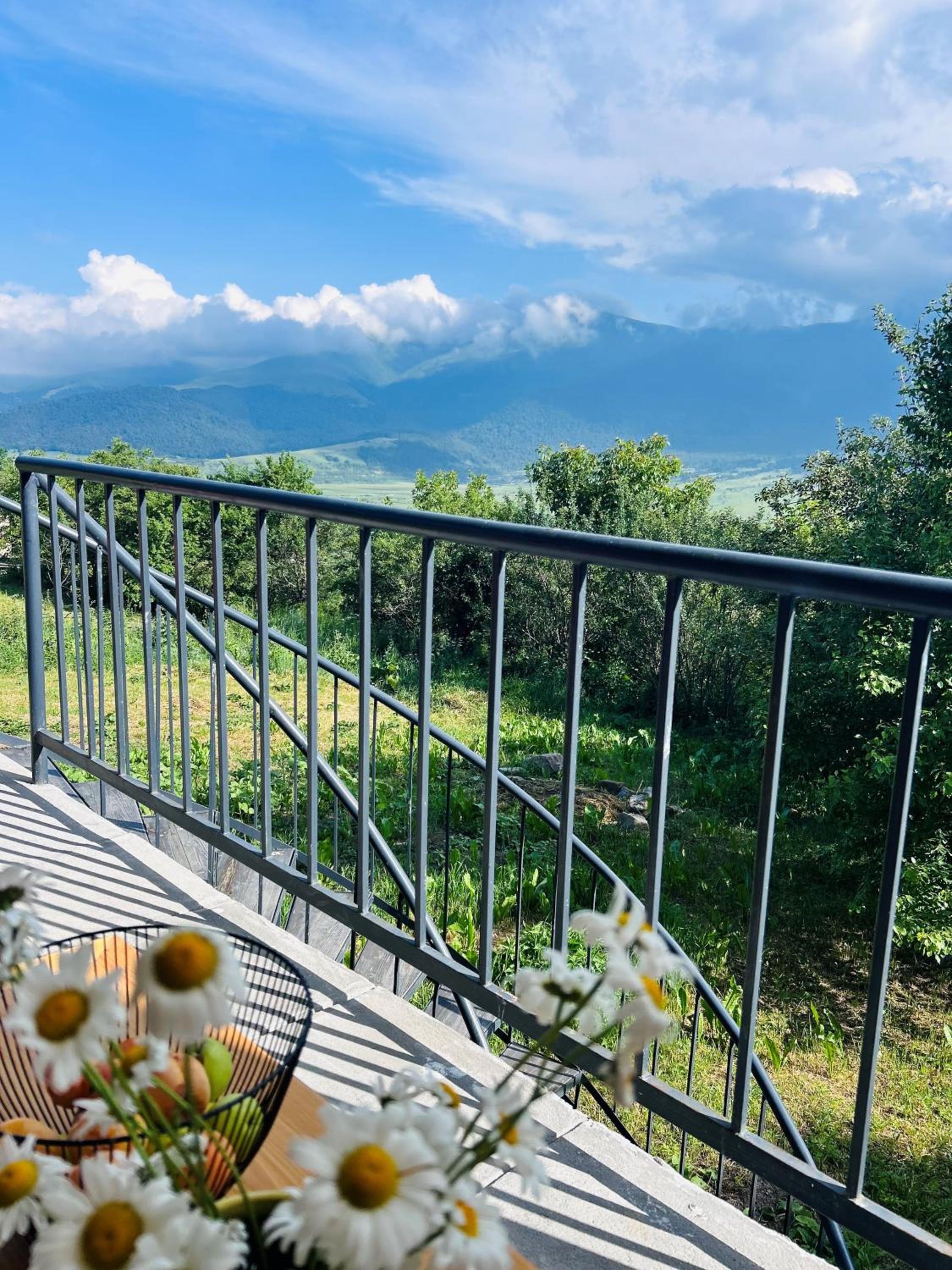 Dez Guest House with Mountain View