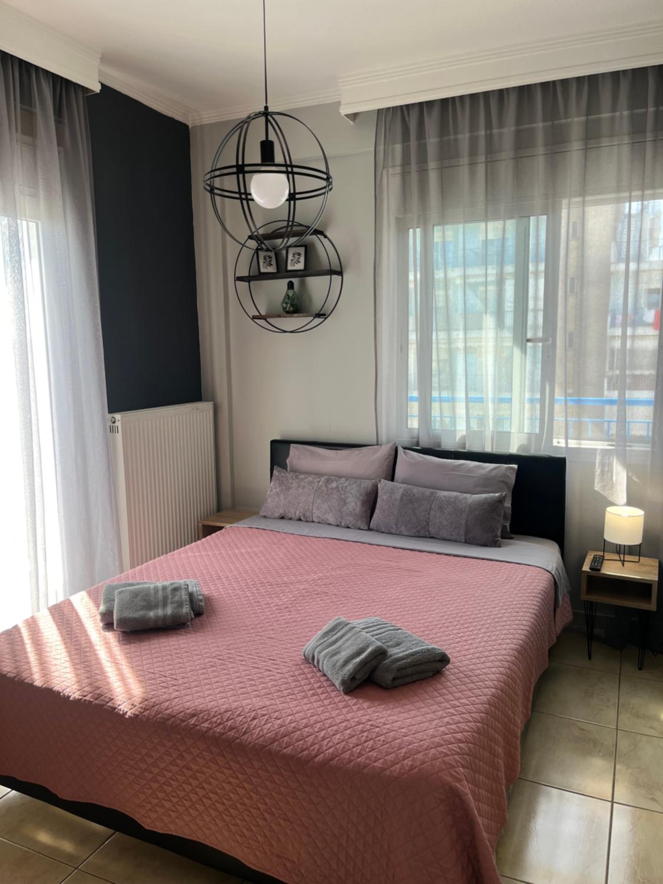 Central1ModernApartmentFreeParking photo 2