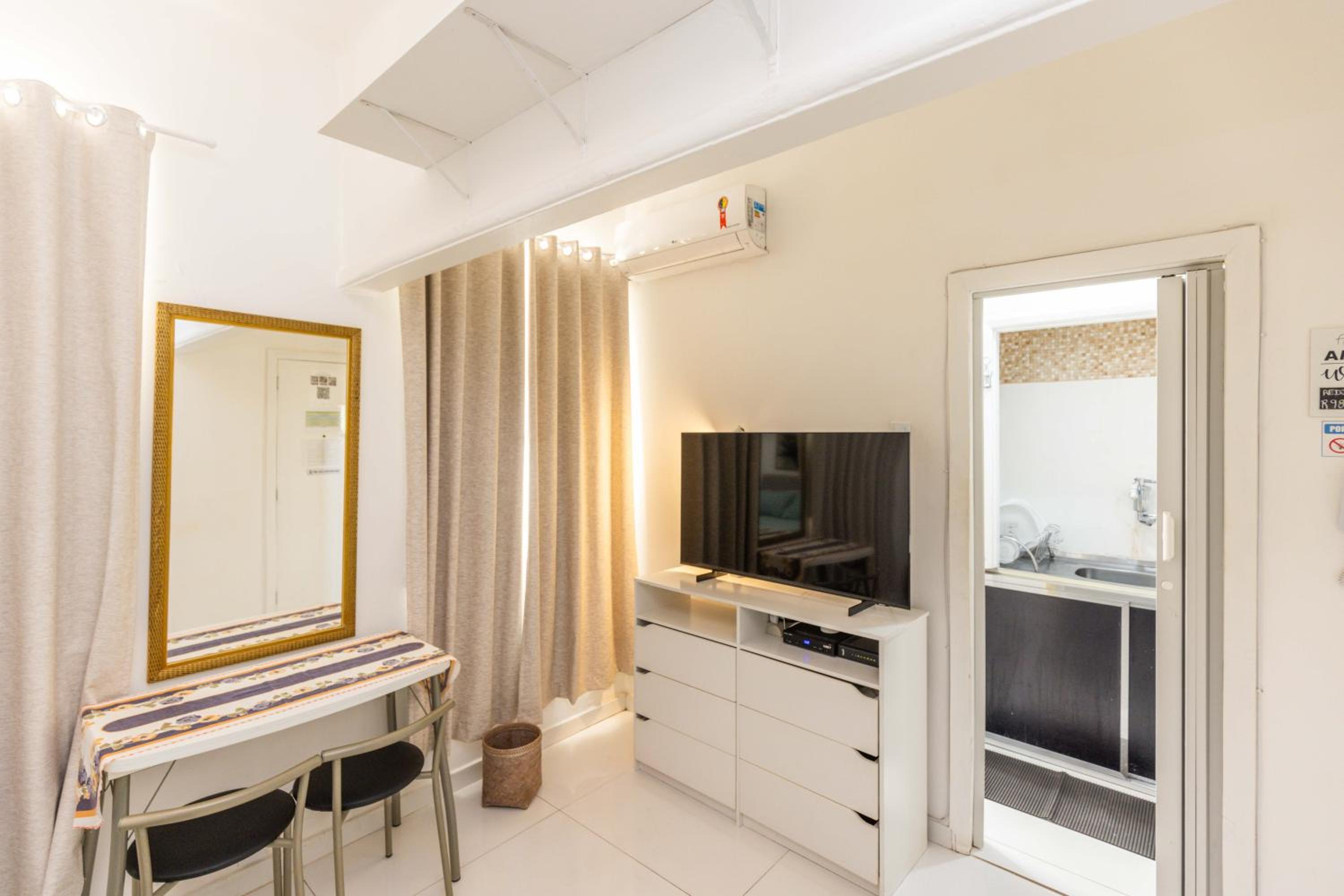 Studio Edifício Leblon 306