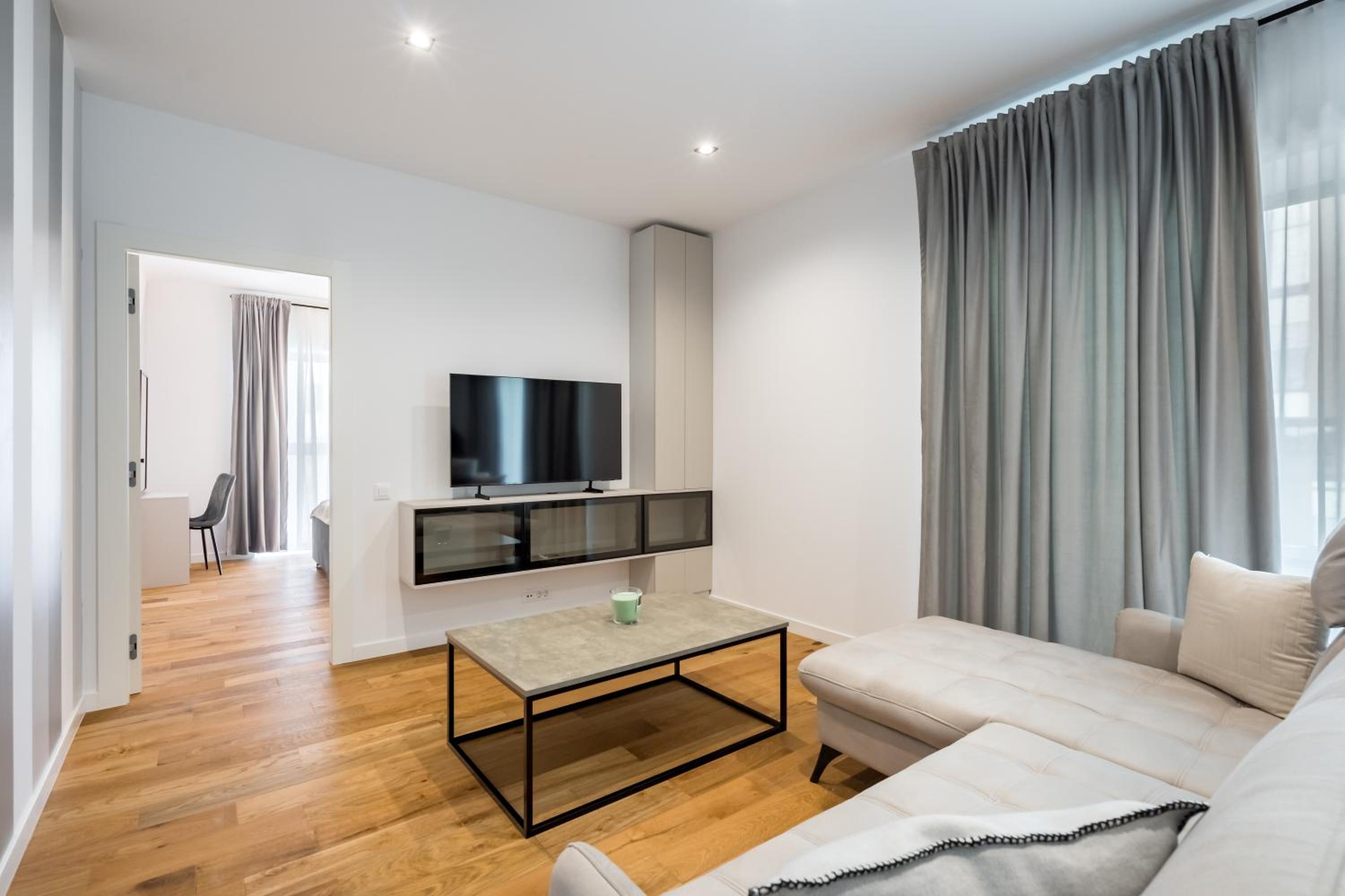 Maze Modern 1 King bed Apartment, fast Wi-Fi, in One Cotroceni view 3