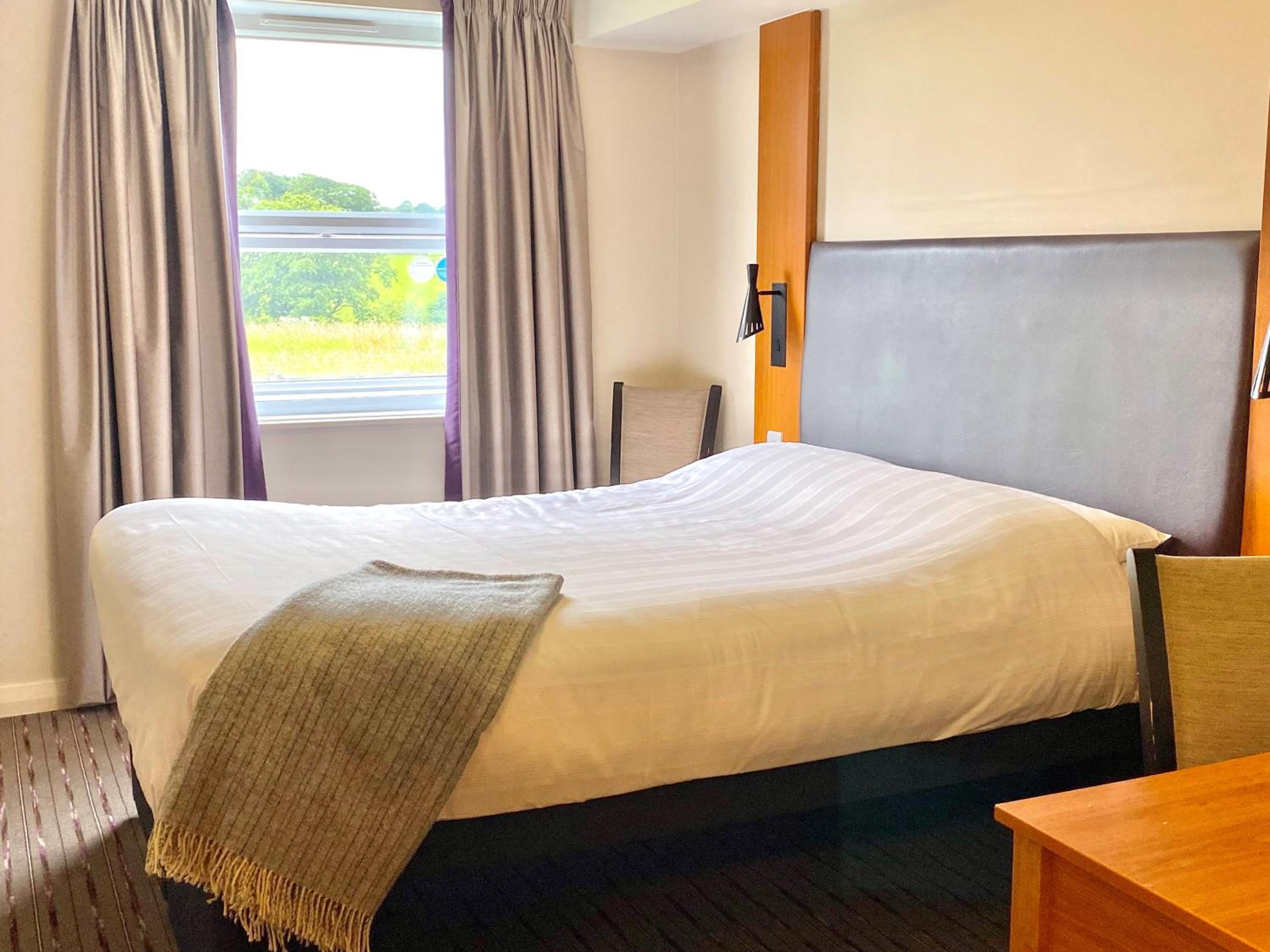 Chesterfield Vacations - The Highwayman Hotel - Property Image 2
