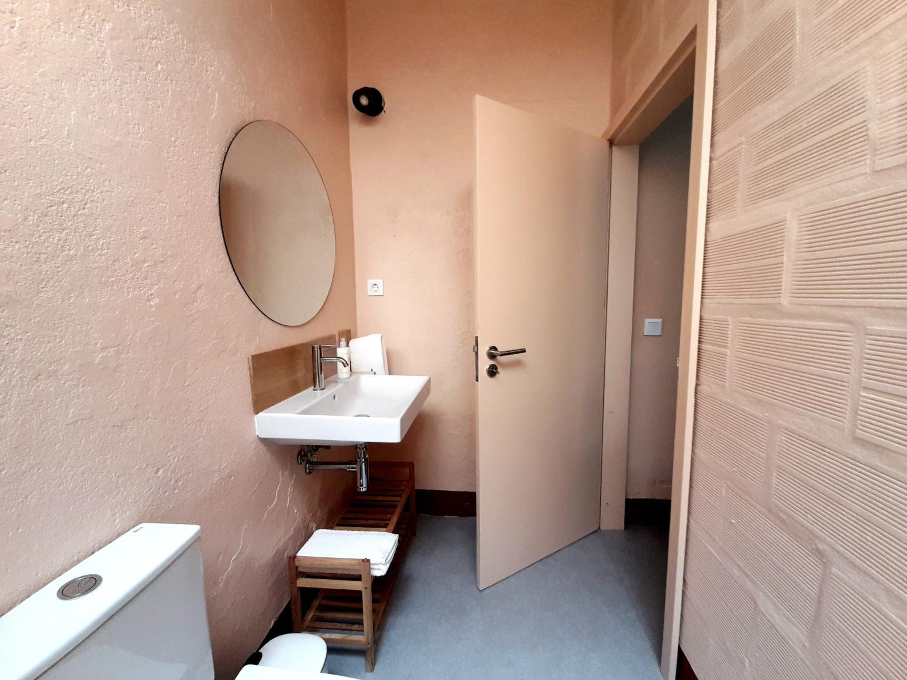 StoryHouse33 - Casa com histórias, pátio e jacuzzi view 5