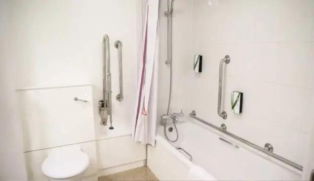 Chesterfield Vacations - The Highwayman Hotel - Property Image 10