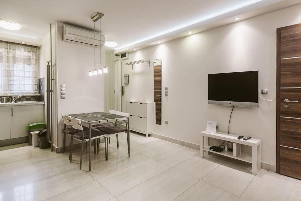 Neat & Comfy Near The Danube view 2