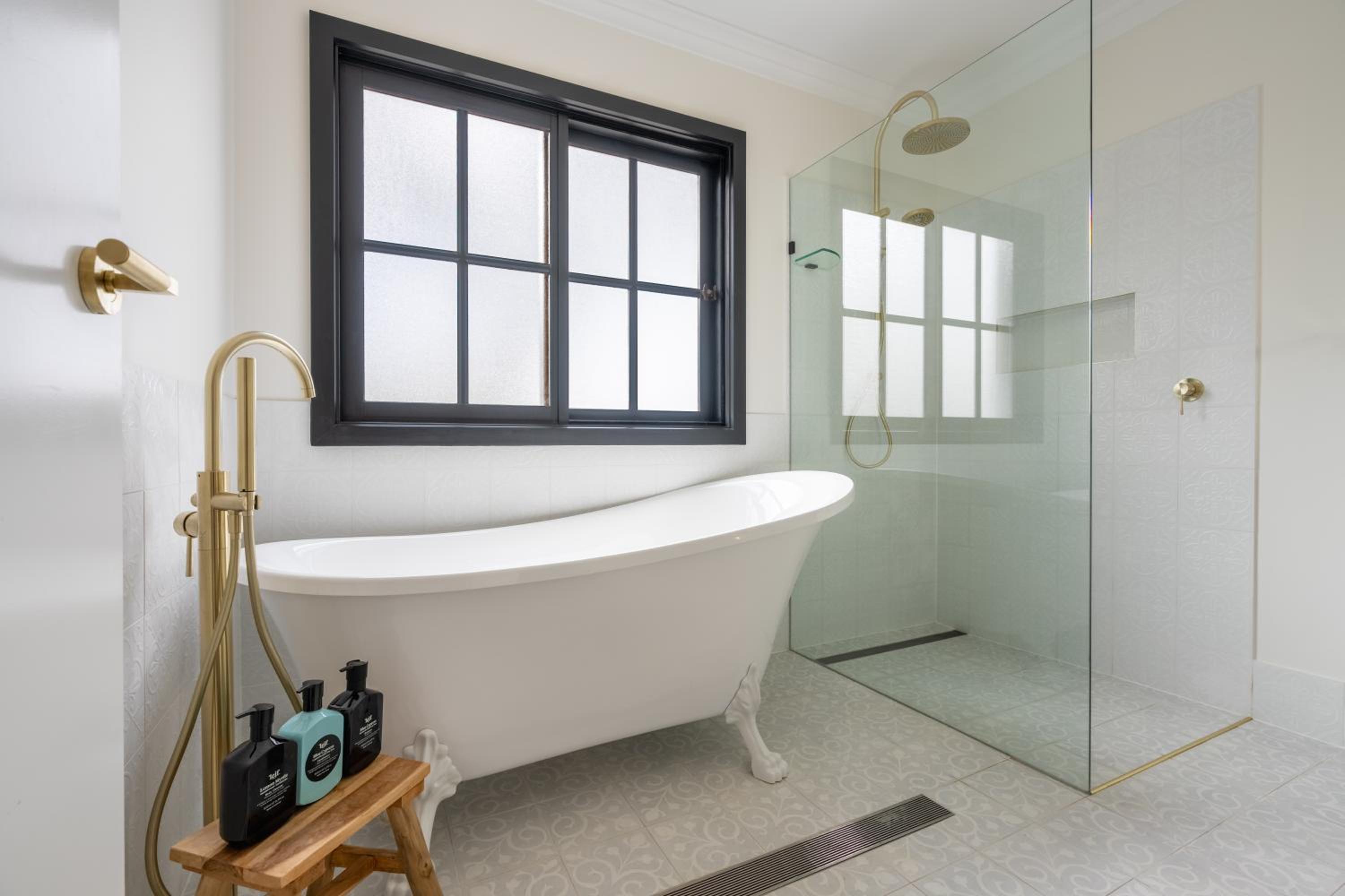 Elouera House - Luxury Secluded Retreat with Private Pool and Guest Cottage