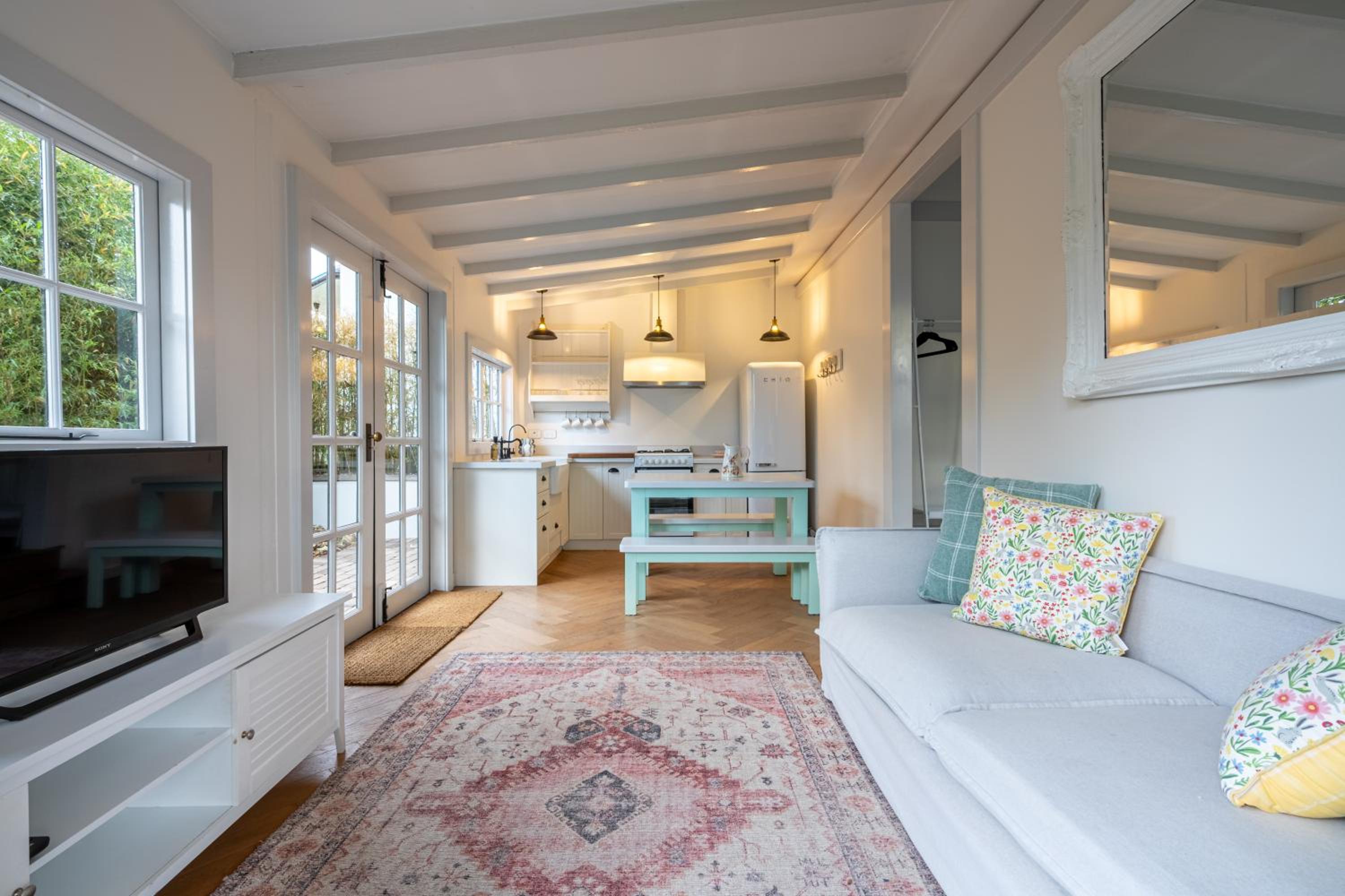 Elouera House - Luxury Secluded Retreat with Private Pool and Guest Cottage