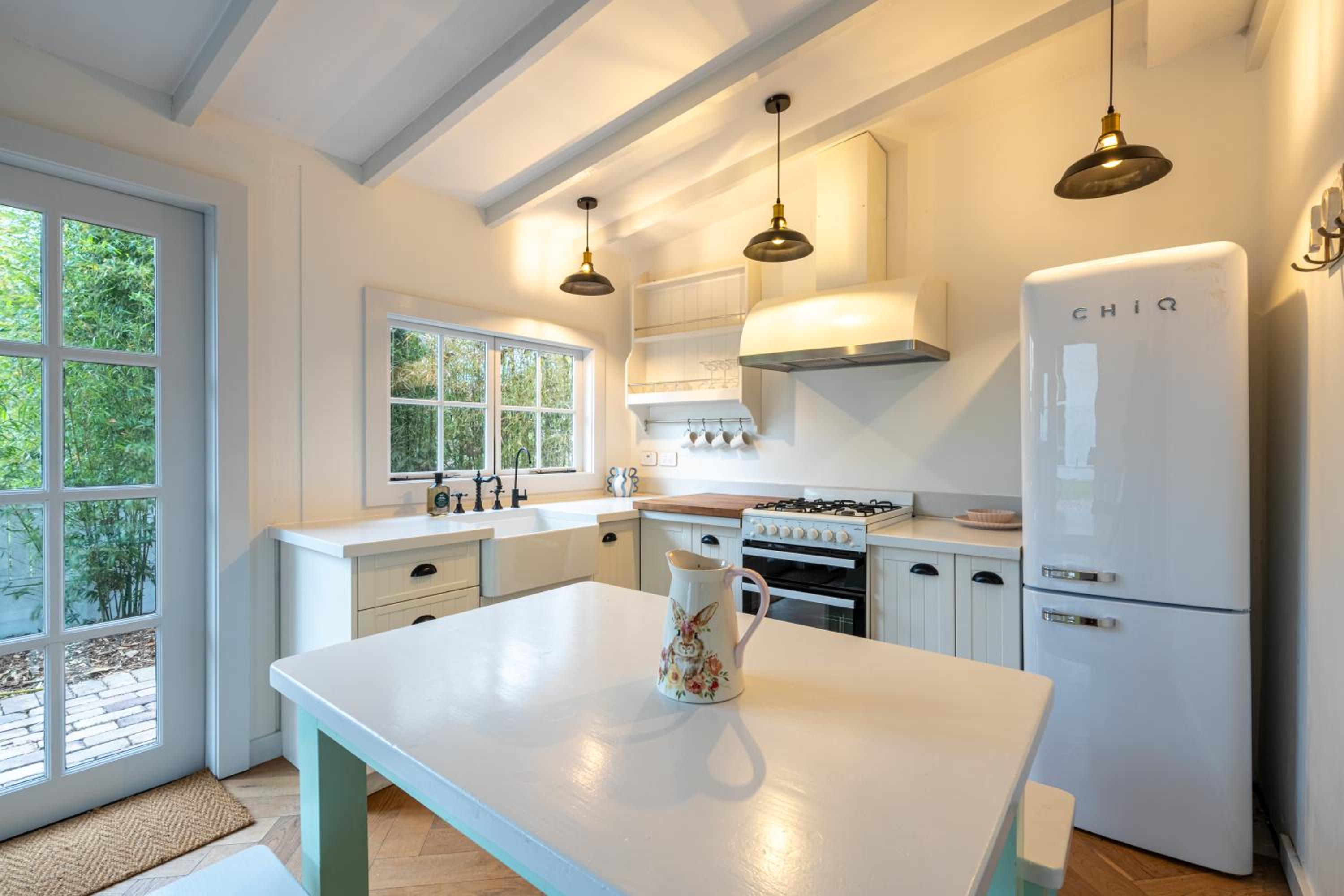Elouera House - Luxury Secluded Retreat with Private Pool and Guest Cottage