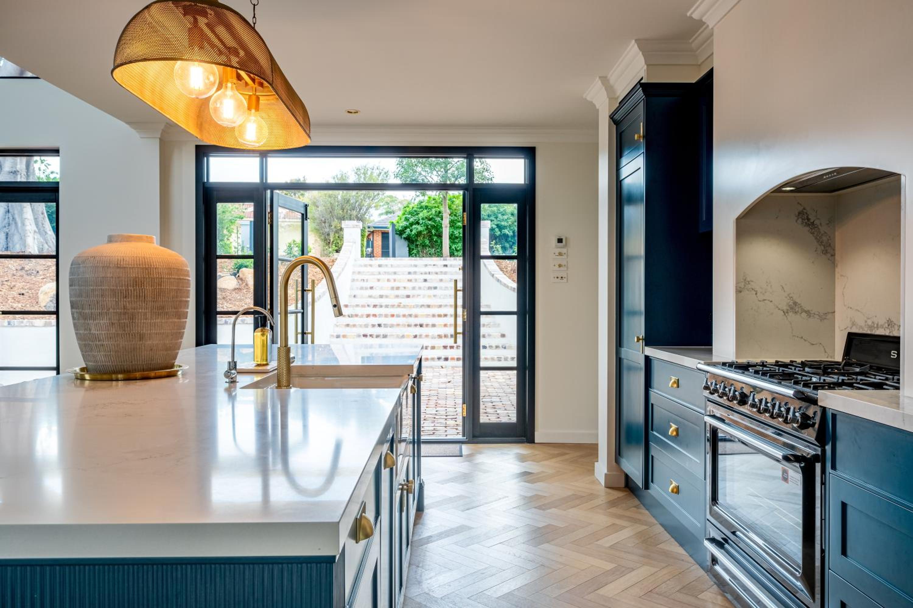 Elouera House - Luxury Secluded Retreat with Private Pool and Guest Cottage