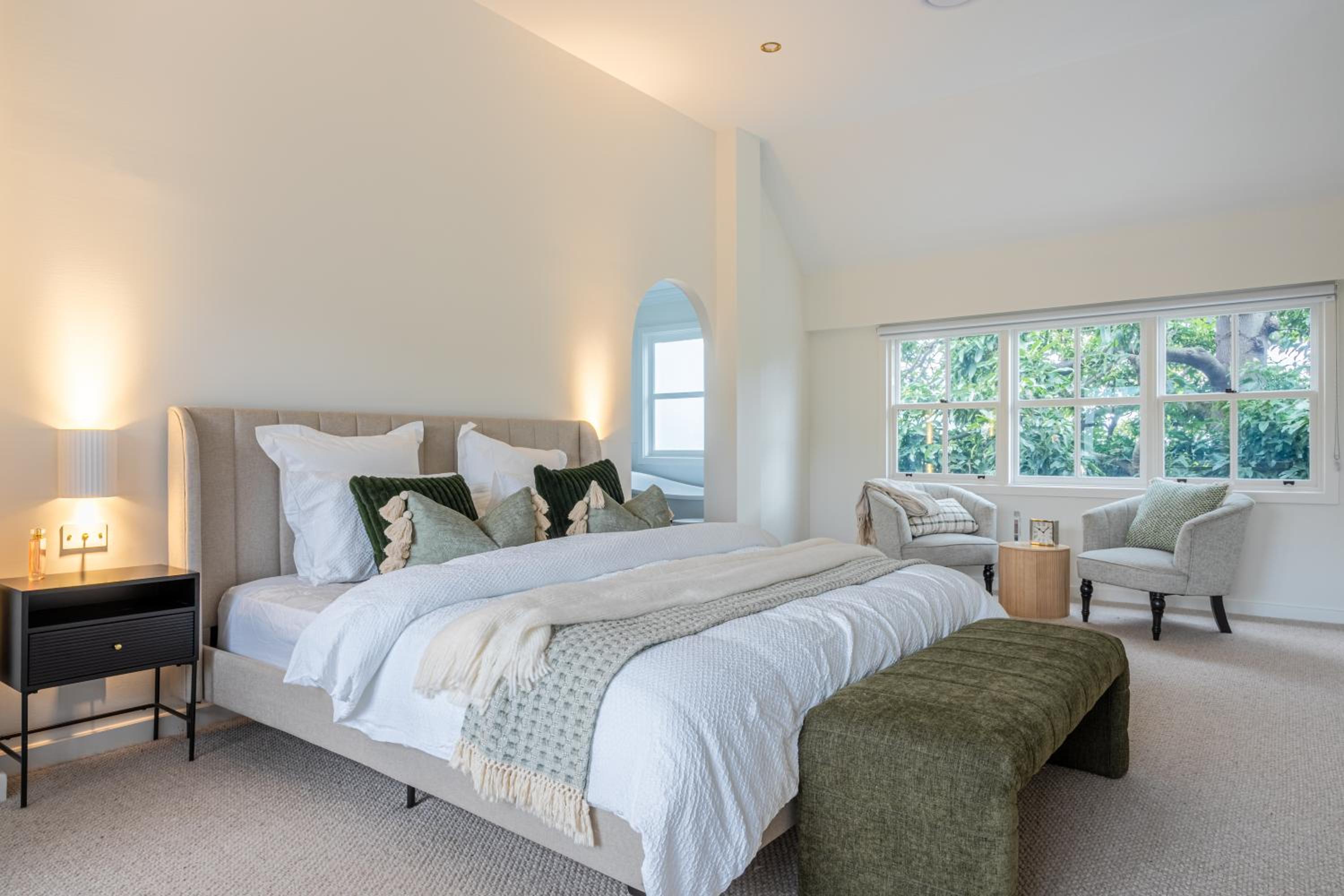 Elouera House - Luxury Secluded Retreat with Private Pool and Guest Cottage