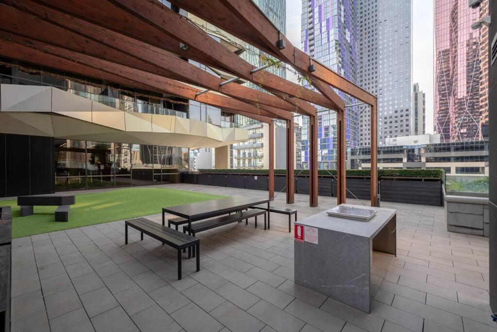 Restful CBD Park Views Retreat