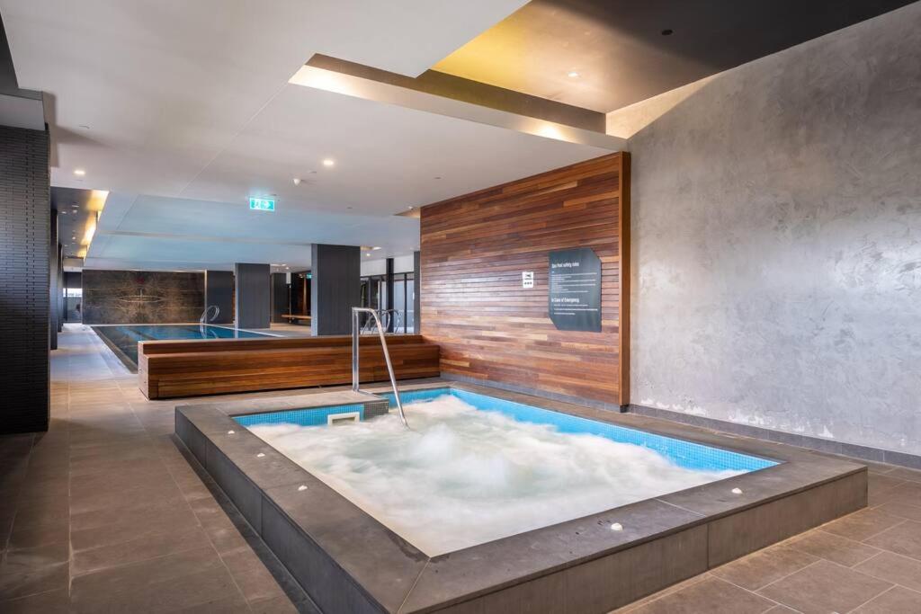 Restful CBD Park Views Retreat