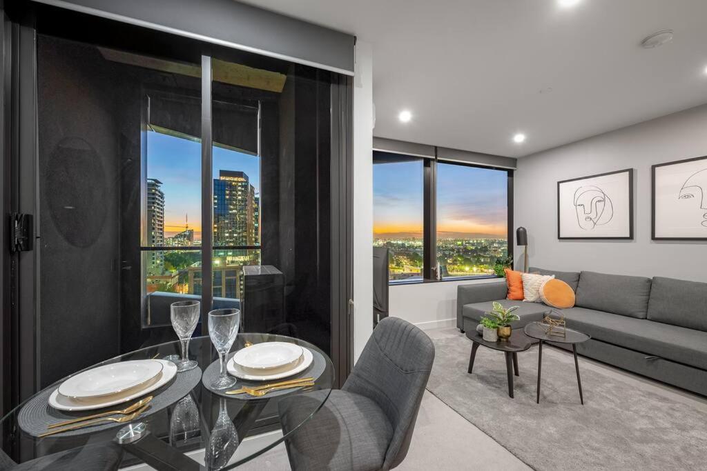 Restful CBD Park Views Retreat