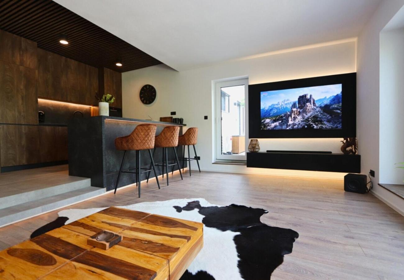 Lakeside Luxury Apartment Caroline