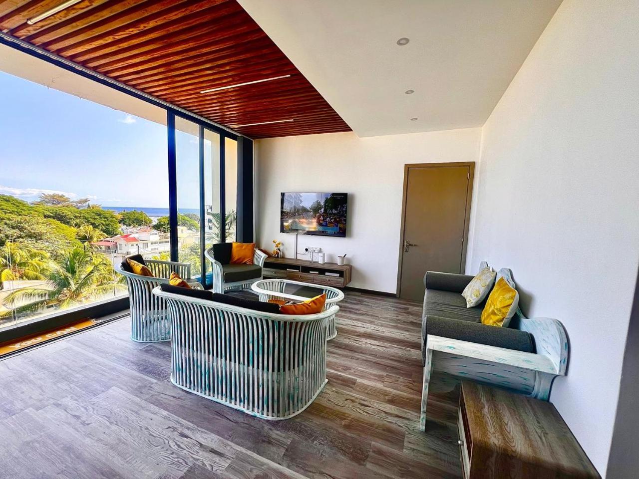 Cozy Seaview Penthouse view 2