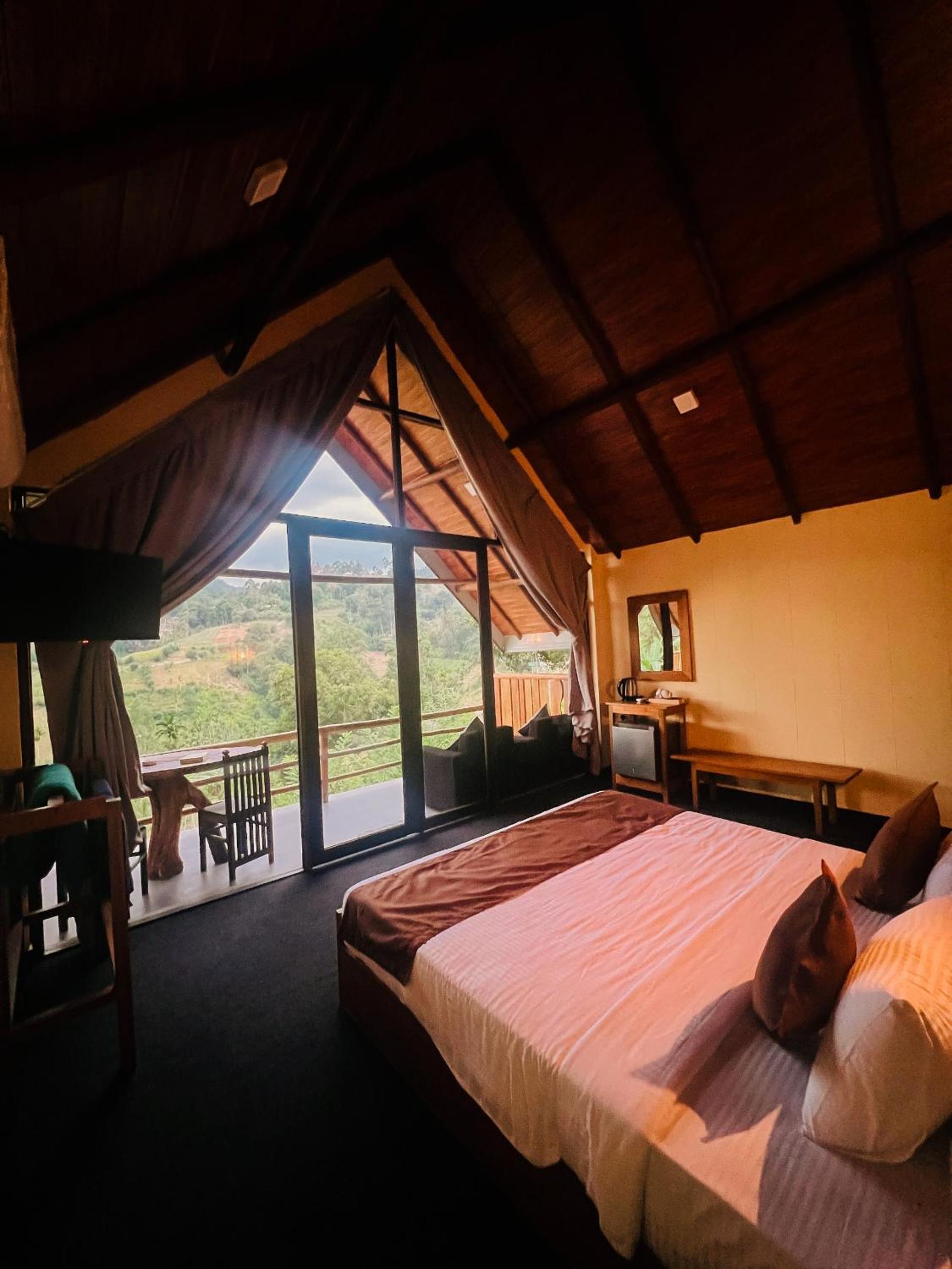 Ella Lovers View Cabins