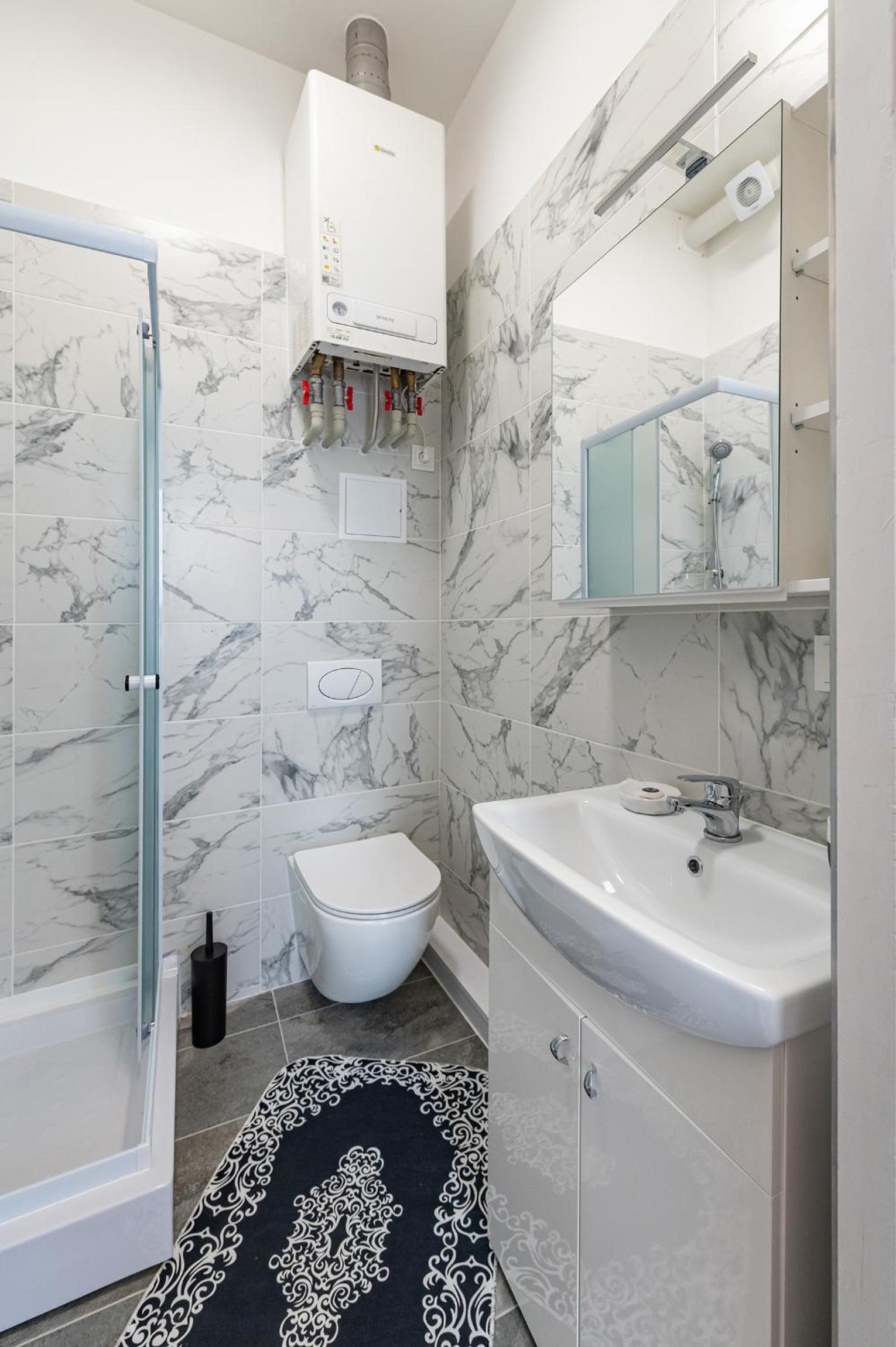 Elegant city center apartment with free parking by Polo Aparments view 4