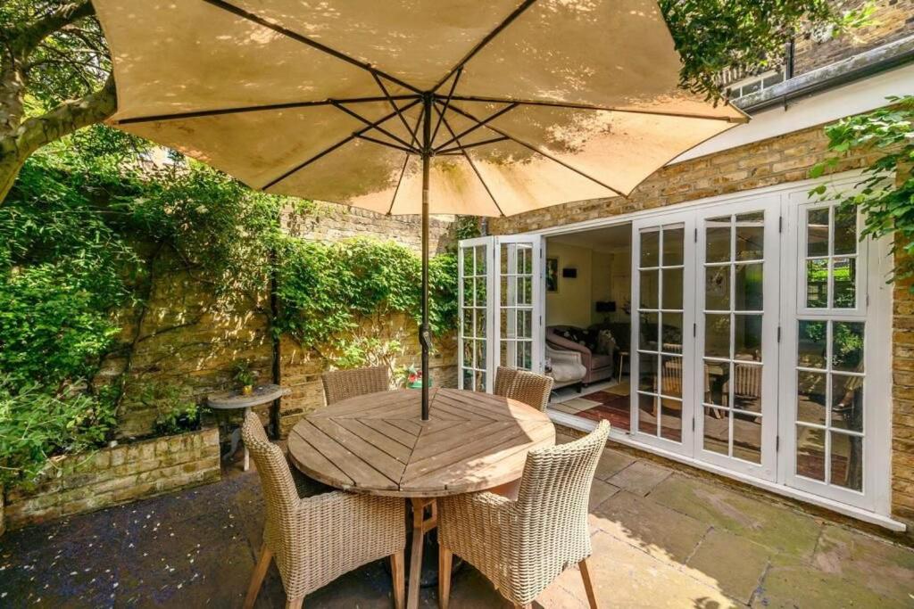 Fairytale Garden House - Next to Victoria Station & Pet Friendly