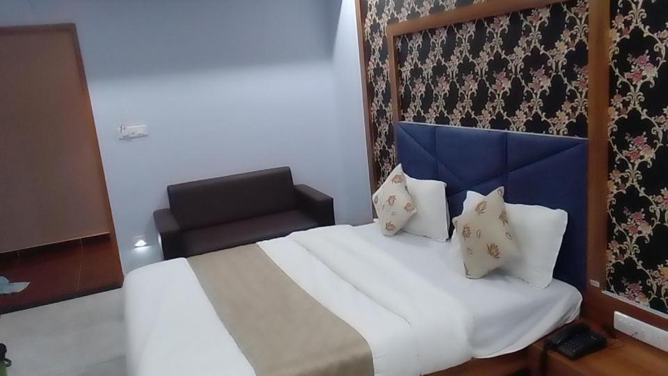 hotel red blue naroda ahmedabad view 4