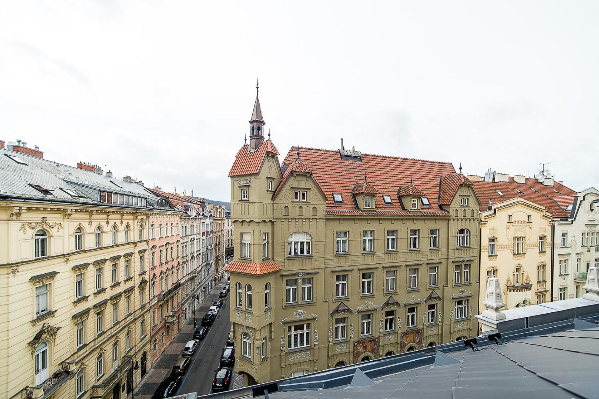 Large and modern apartment in the heart of Prague