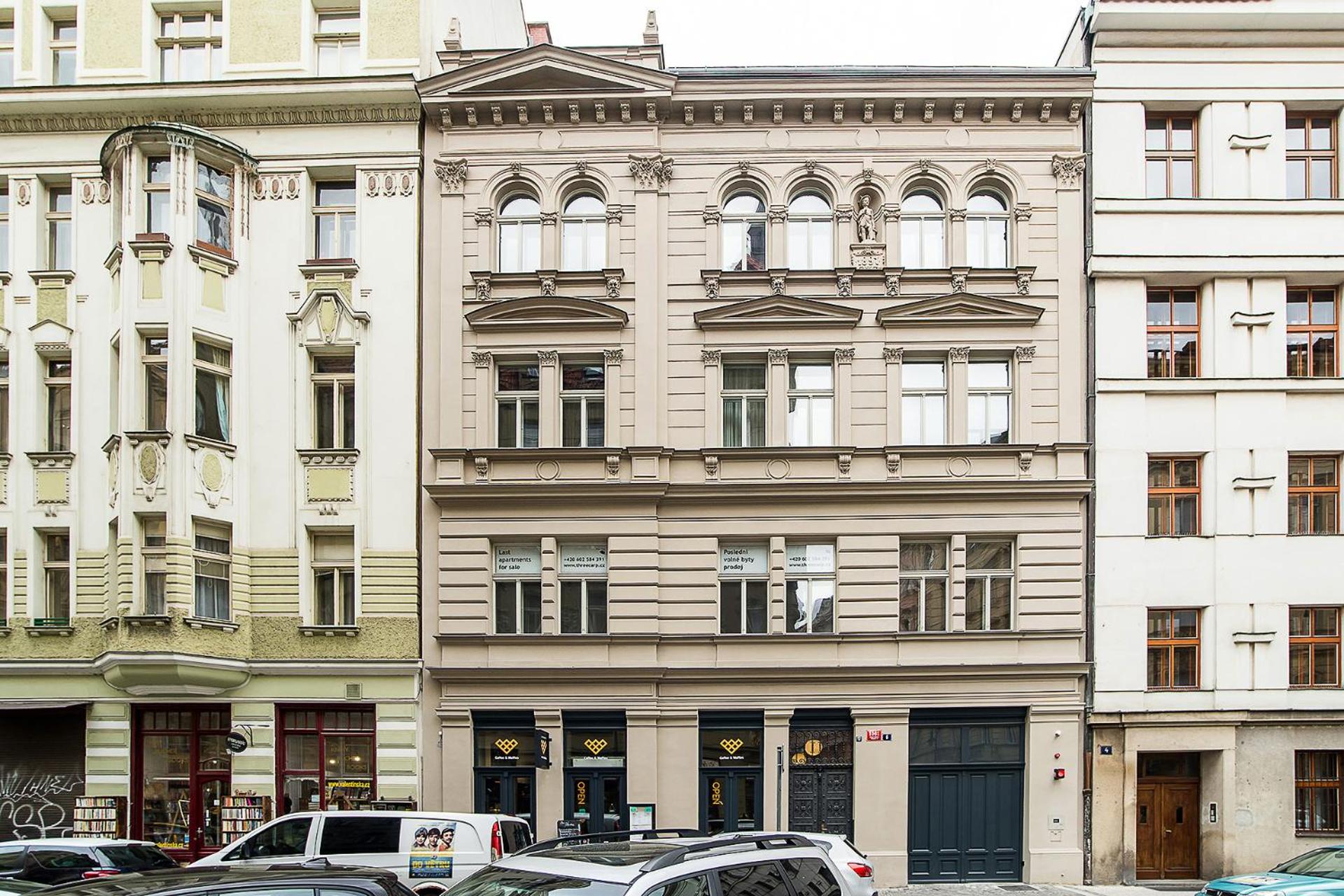 Large and modern apartment in the heart of Prague