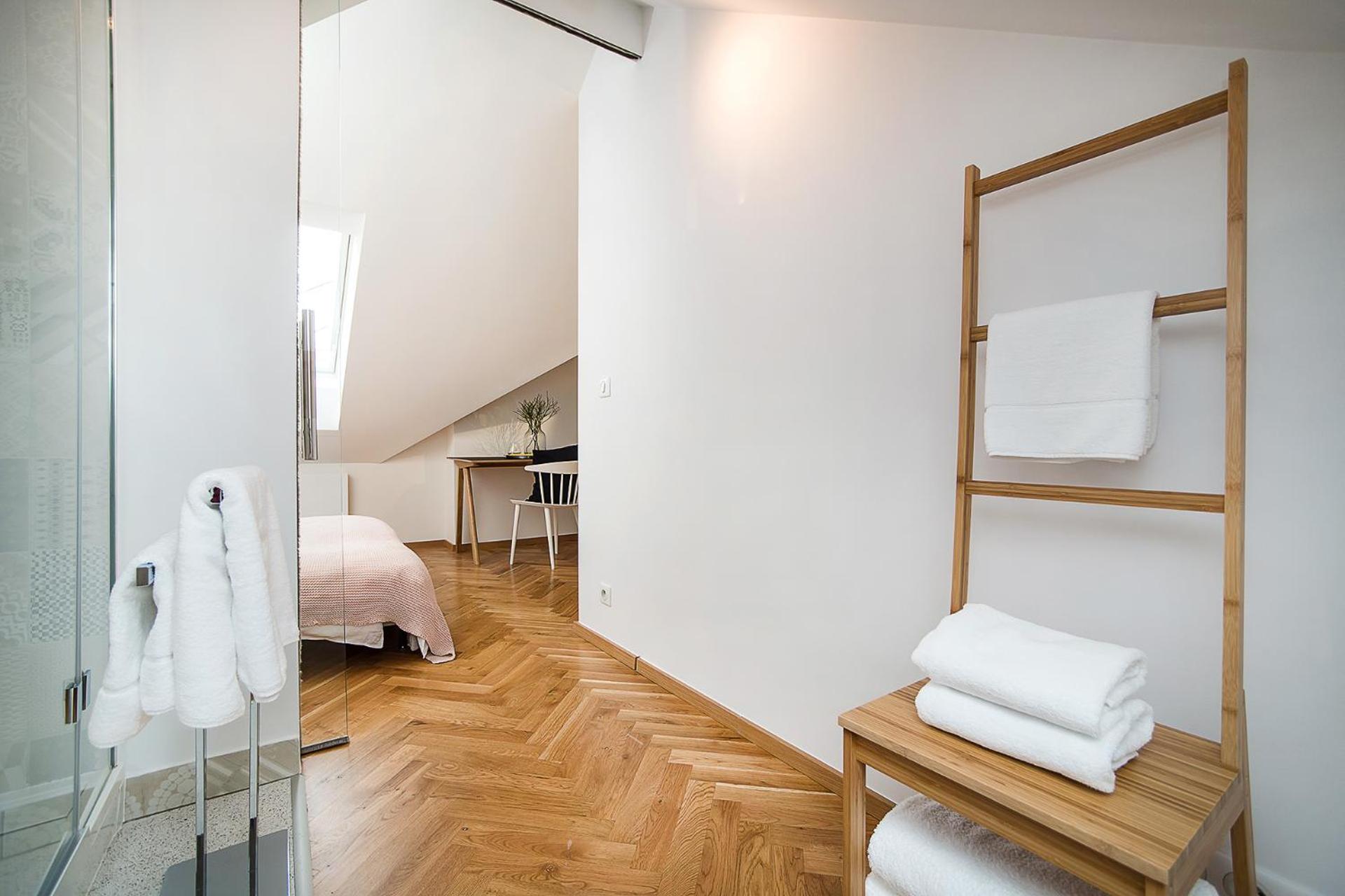 Large and modern apartment in the heart of Prague