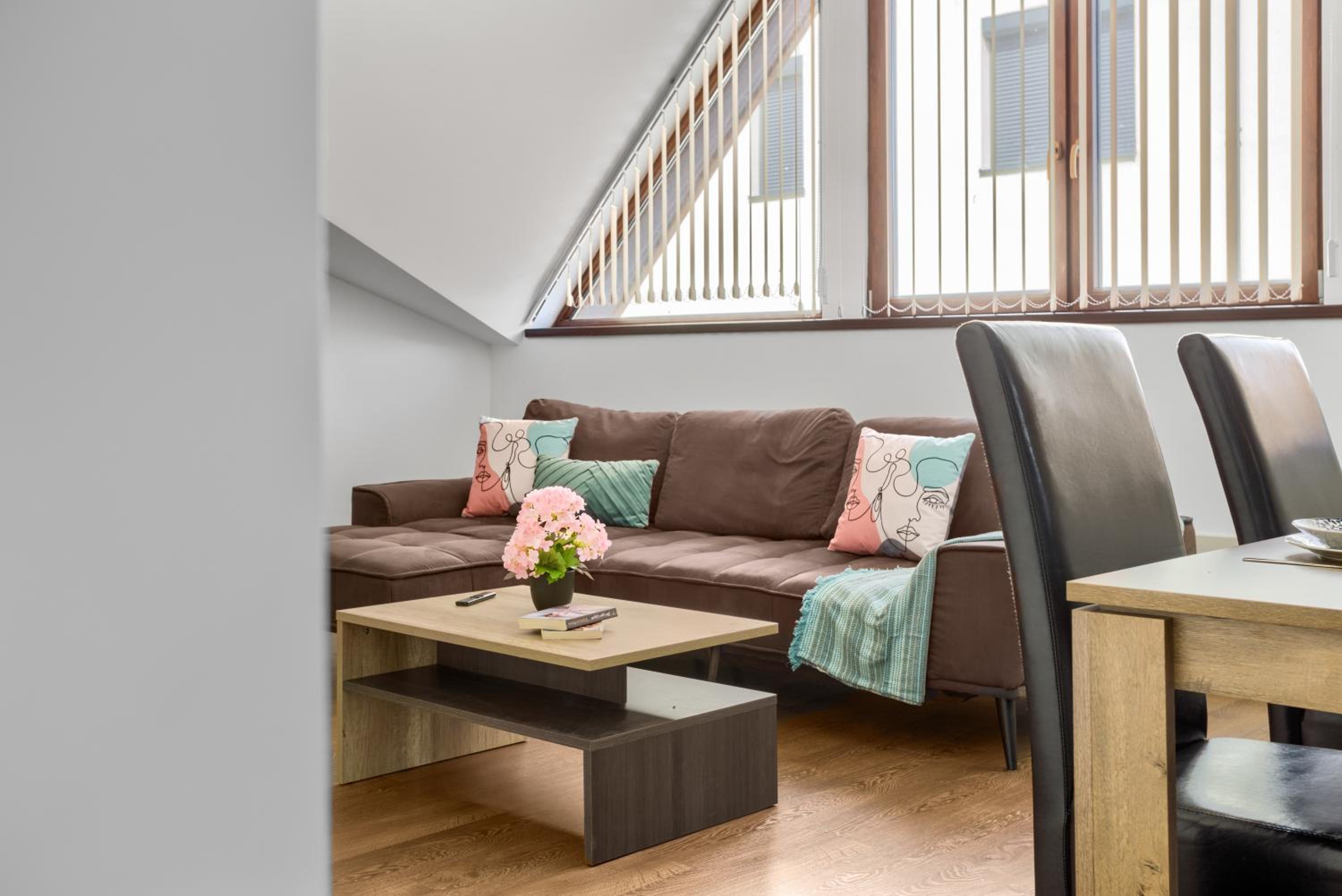 ARI Central Grand Apartments - Luxurious Stay