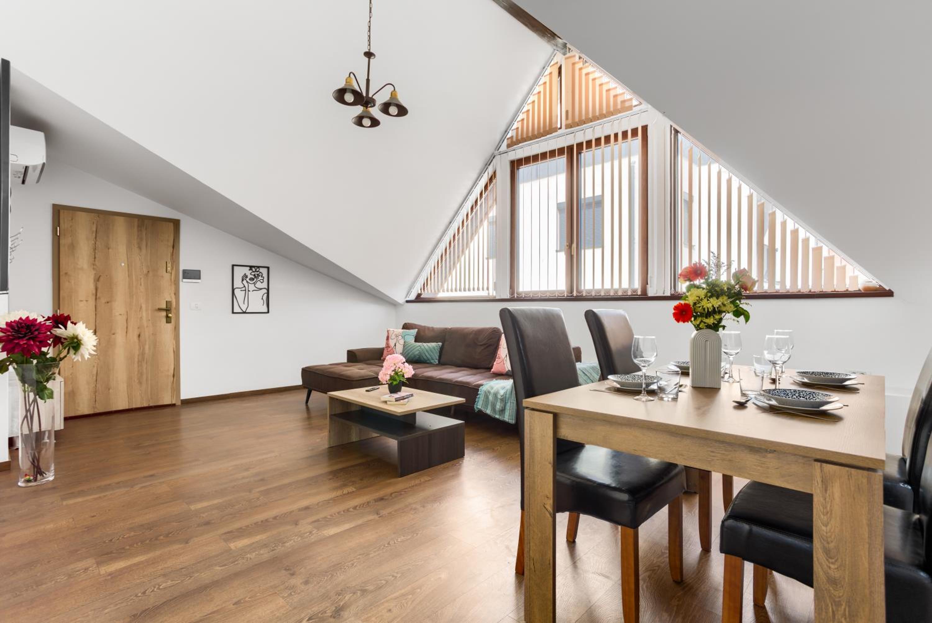 ARI Central Grand Apartments - Luxurious Stay