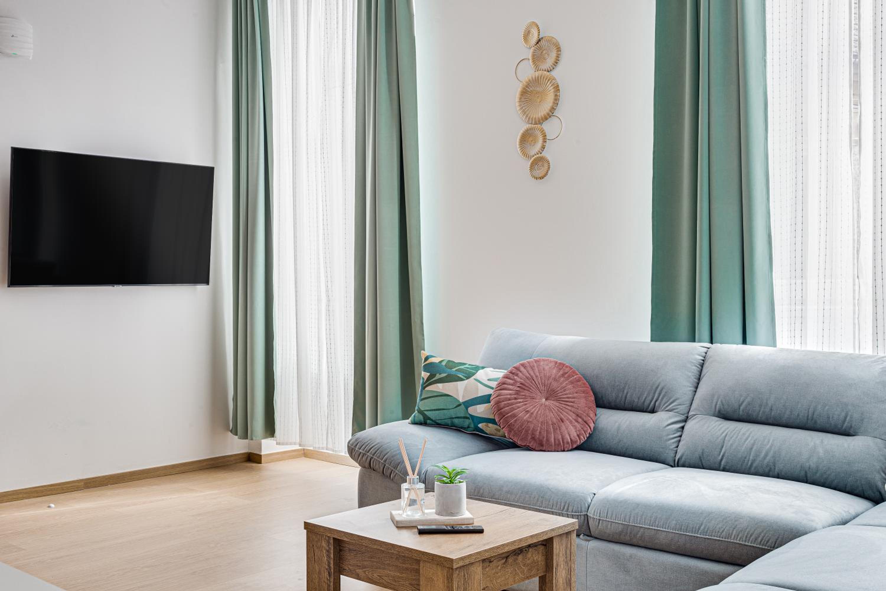 ARI Central Grand Apartments - Luxurious Stay