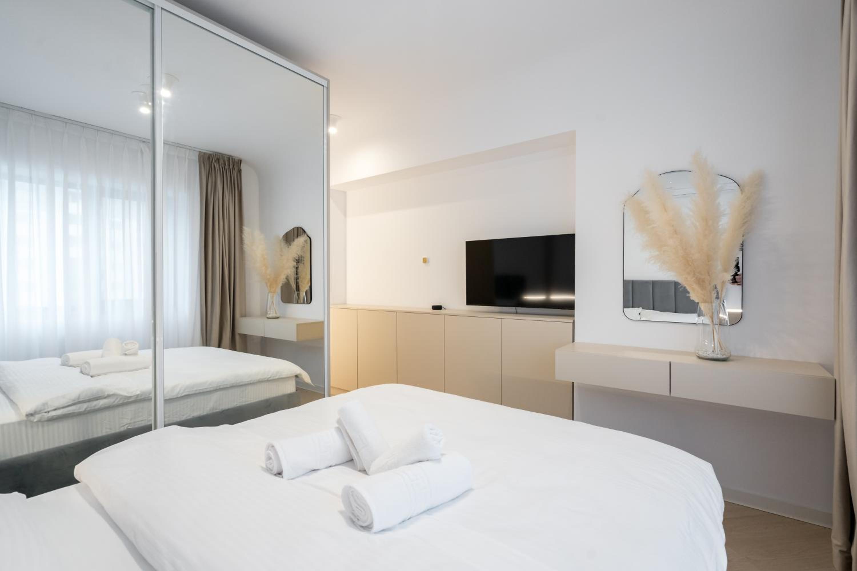 Cortina North Premium Smart Apartment with Parking