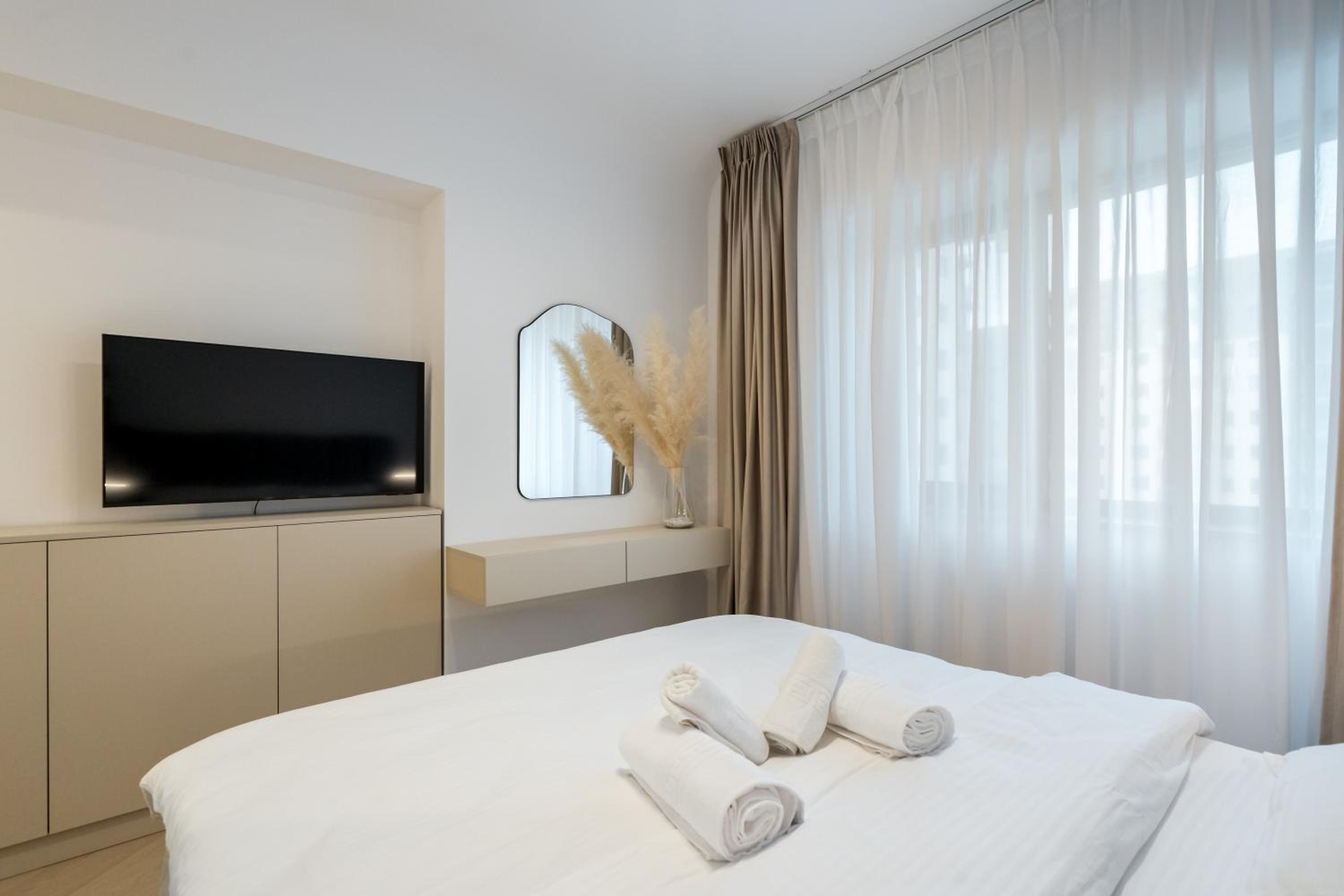 Cortina North Premium Smart Apartment with Parking