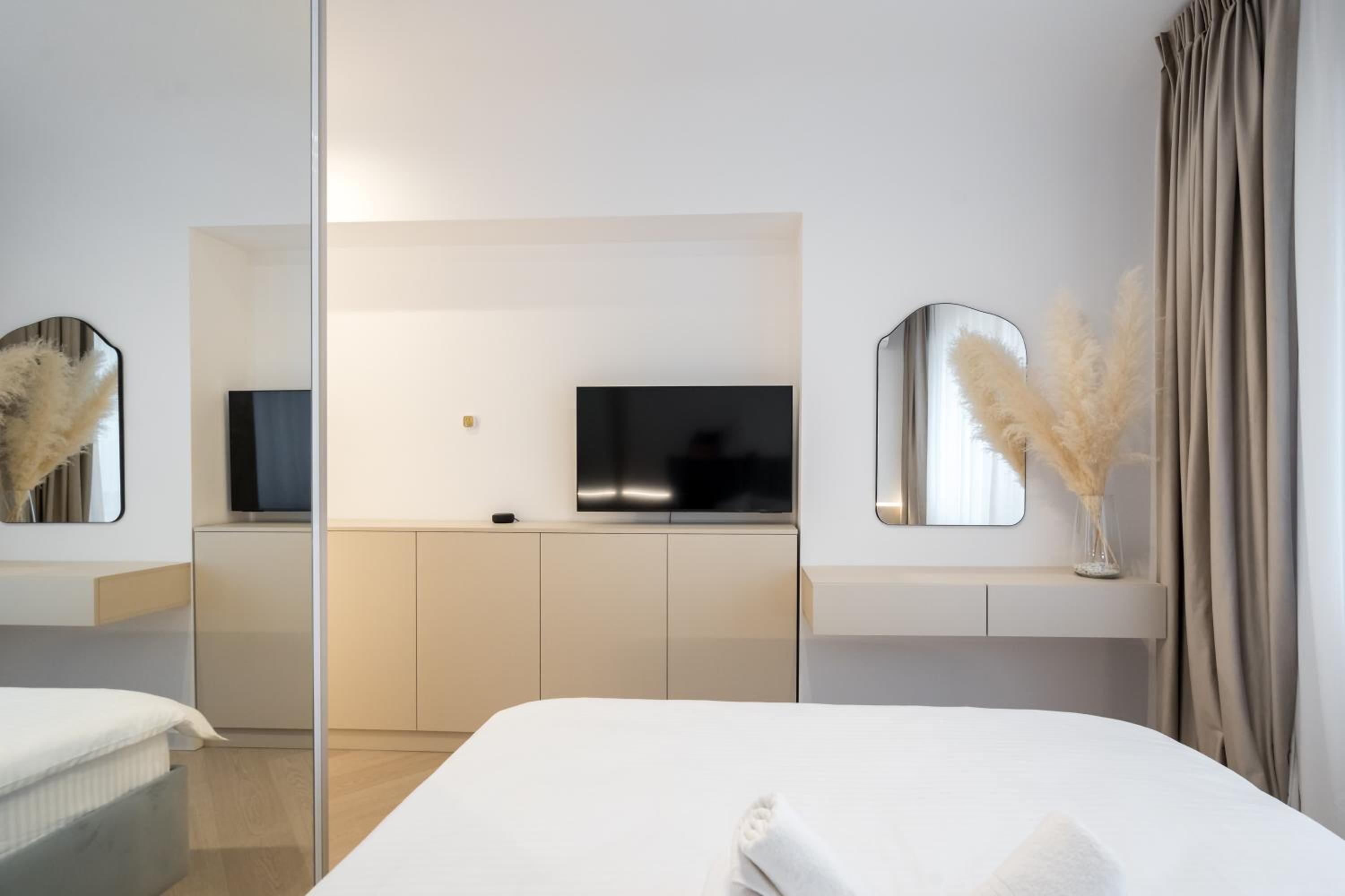 Cortina North Premium Smart Apartment with Parking