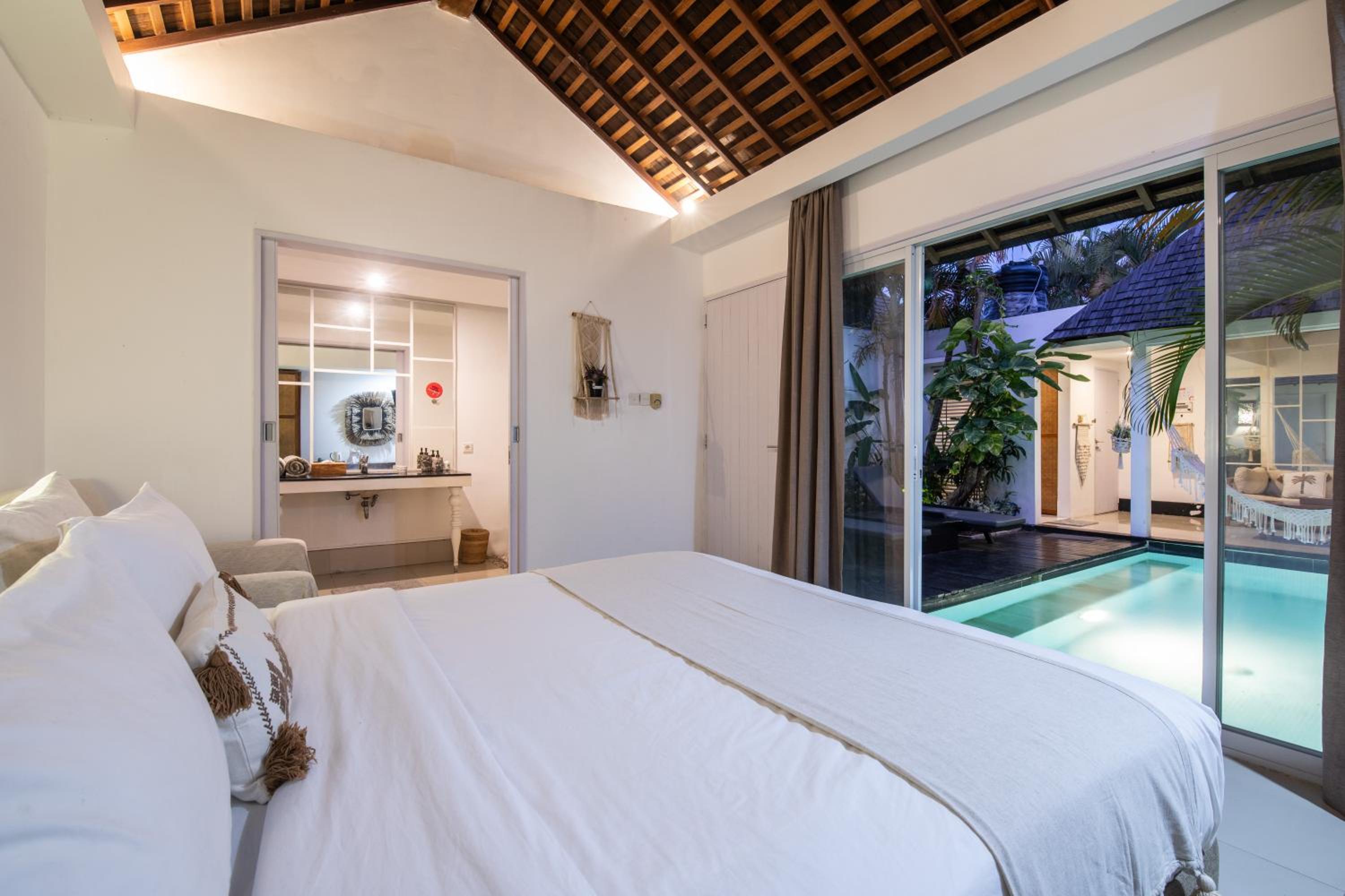 1-BR Private Pool Villa Seminyak Kunti St view 5