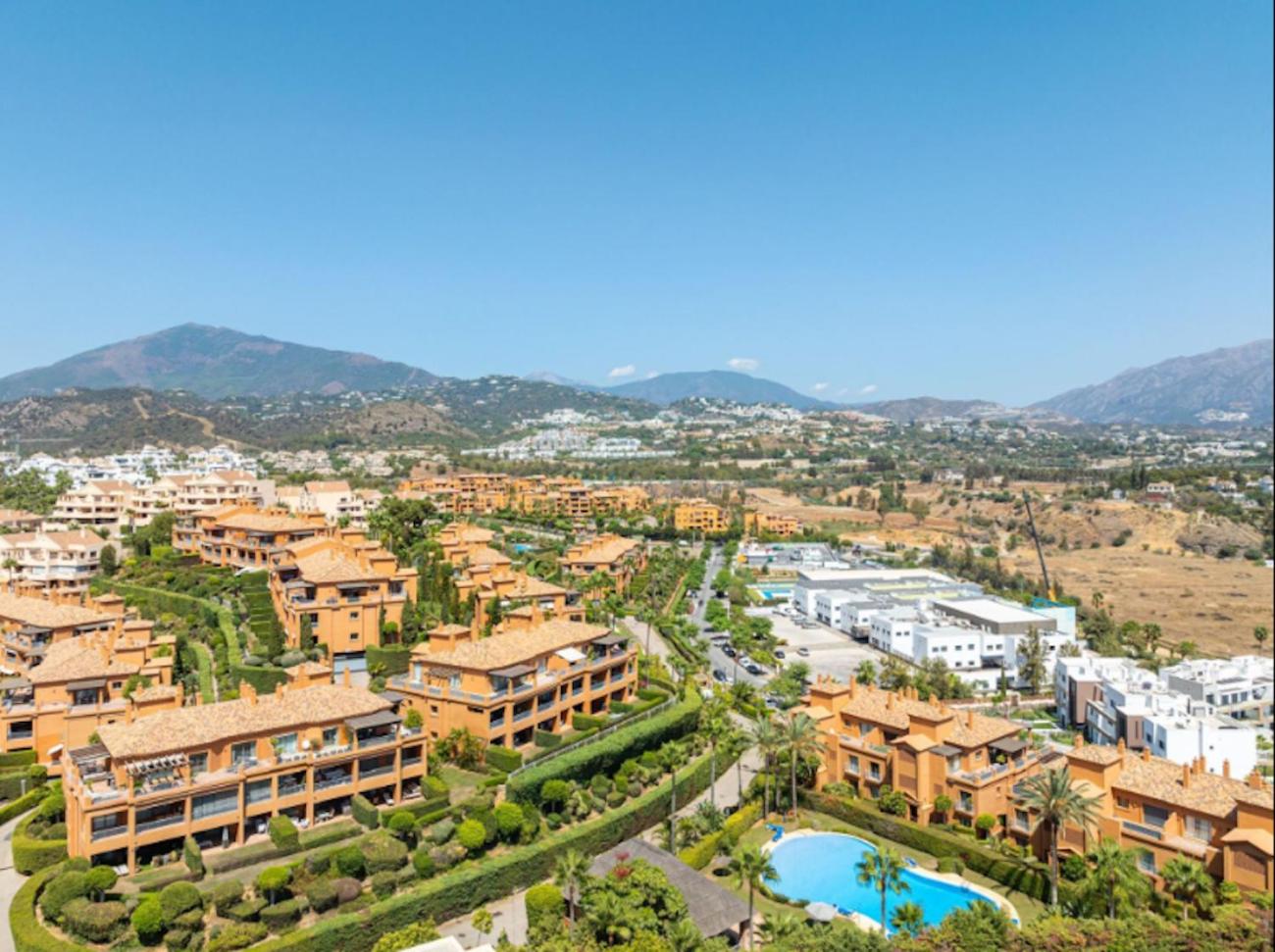 Luxury Ground Floor Apartment with Spa Facilities