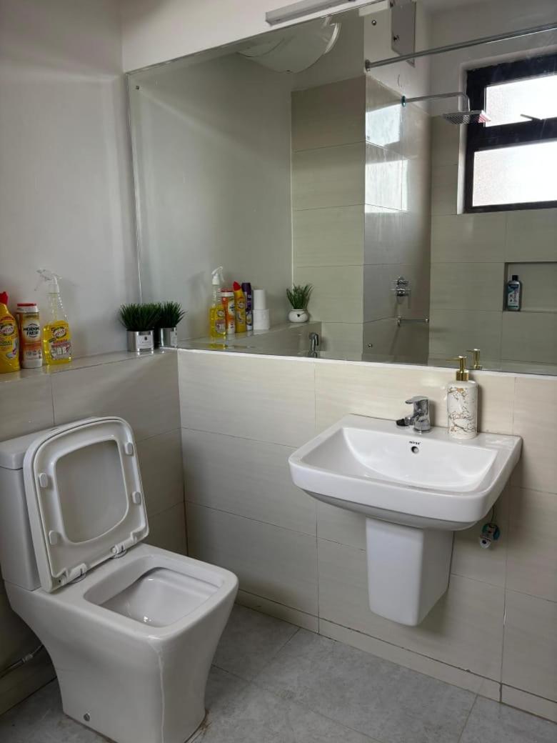1 Bedroom with a Washing Machine view 4