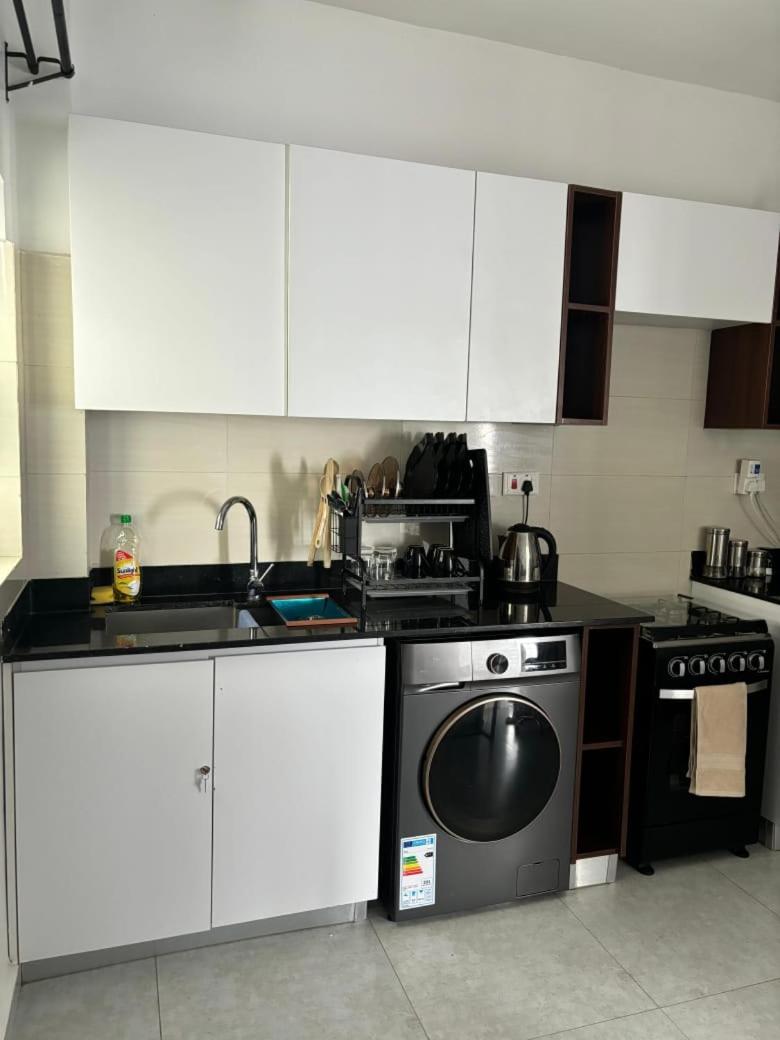 1 Bedroom with a Washing Machine view 5