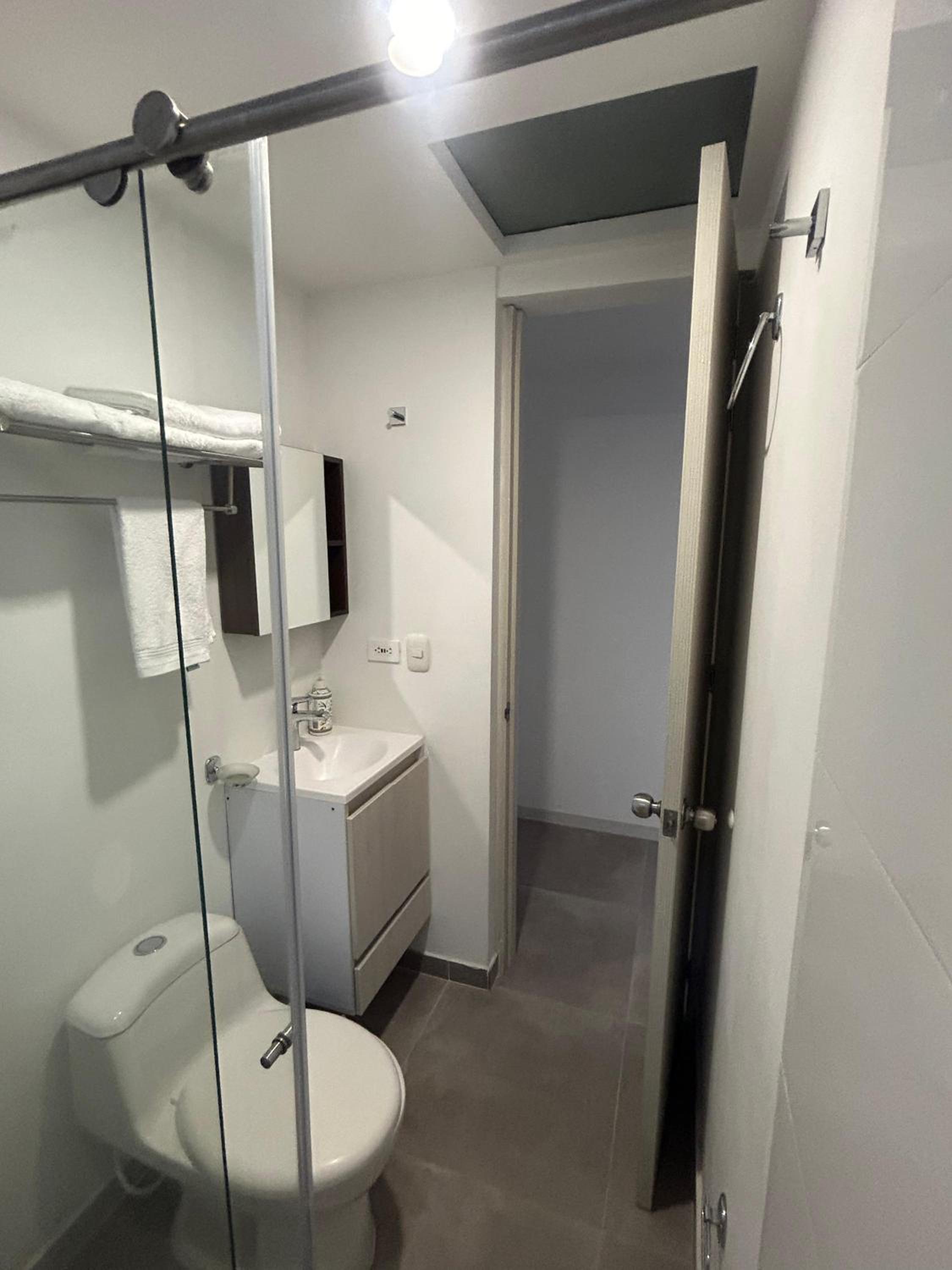 Spacious and Luxurious -Stratum 6
